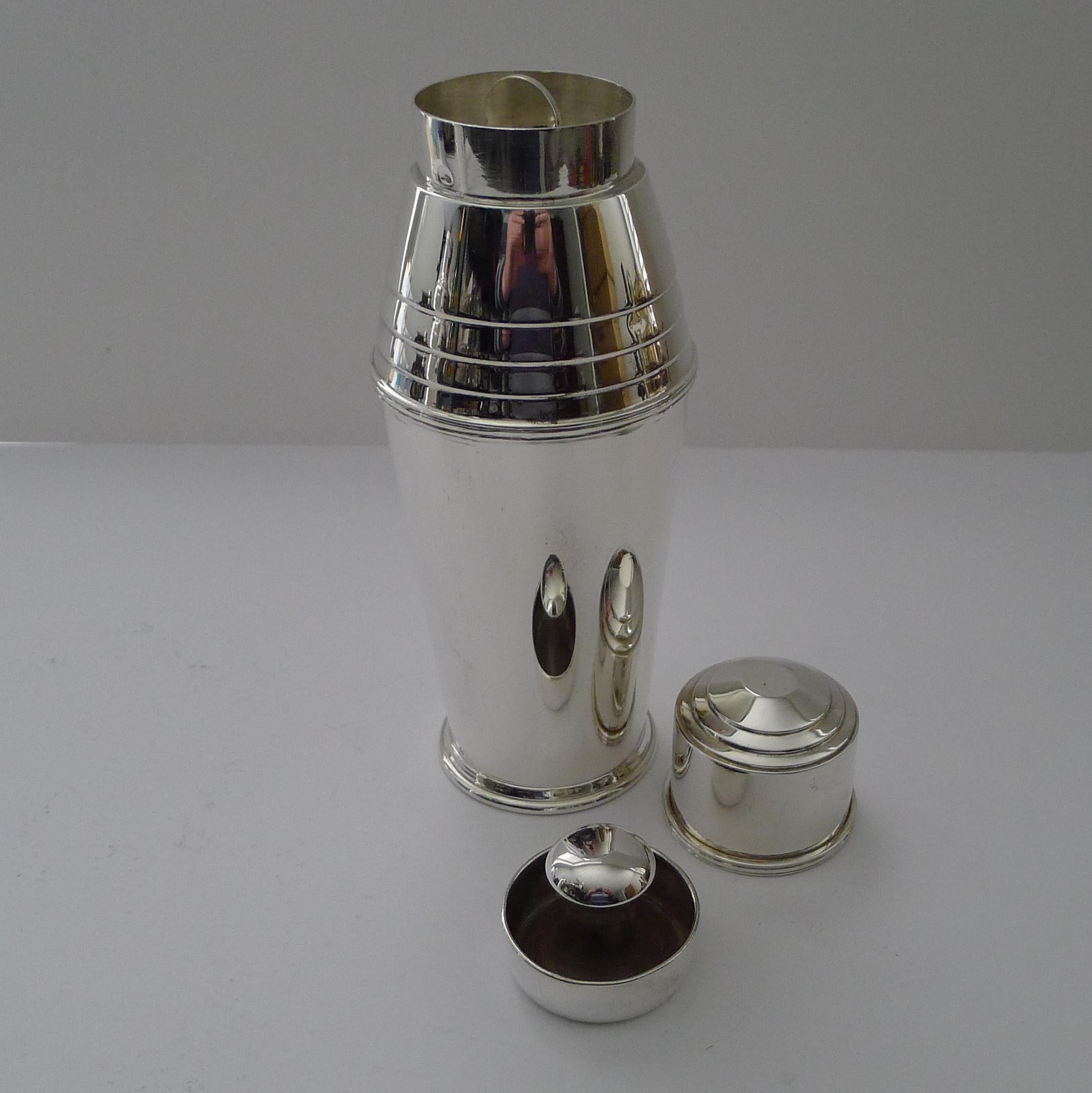 Iconic Art Deco Cocktail Shaker by Adie Brothers, circa 1930s For Sale 2
