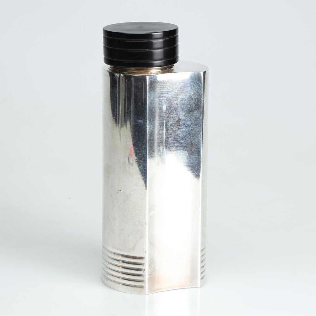 Iconic Art Deco Folke Arstrom Swedish Silver Plated Cocktail Shaker In Good Condition For Sale In Vienna, AT
