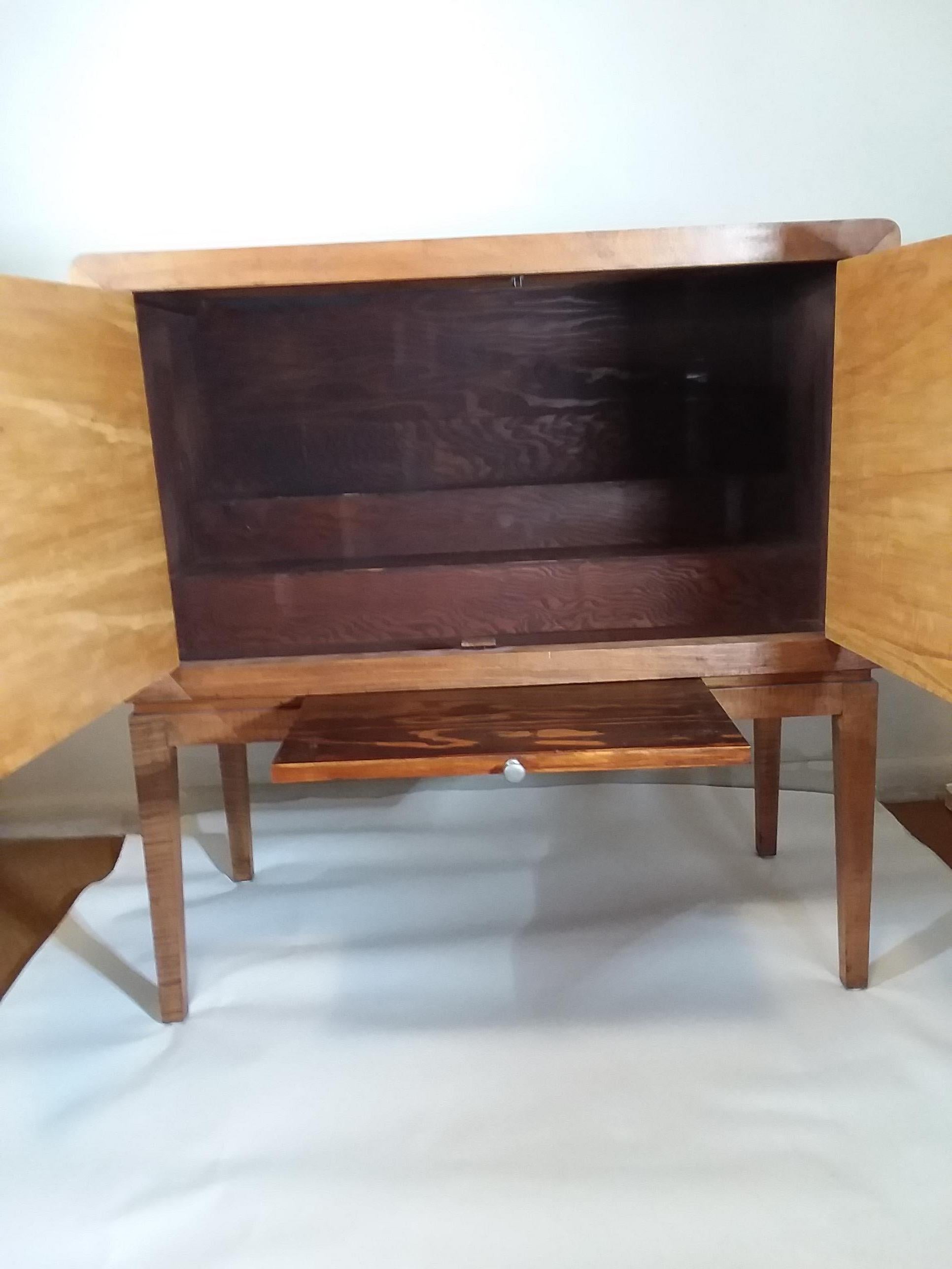 Nordamericano Iconico mobile bar di New York intarsiato in stile Art Déco in vendita