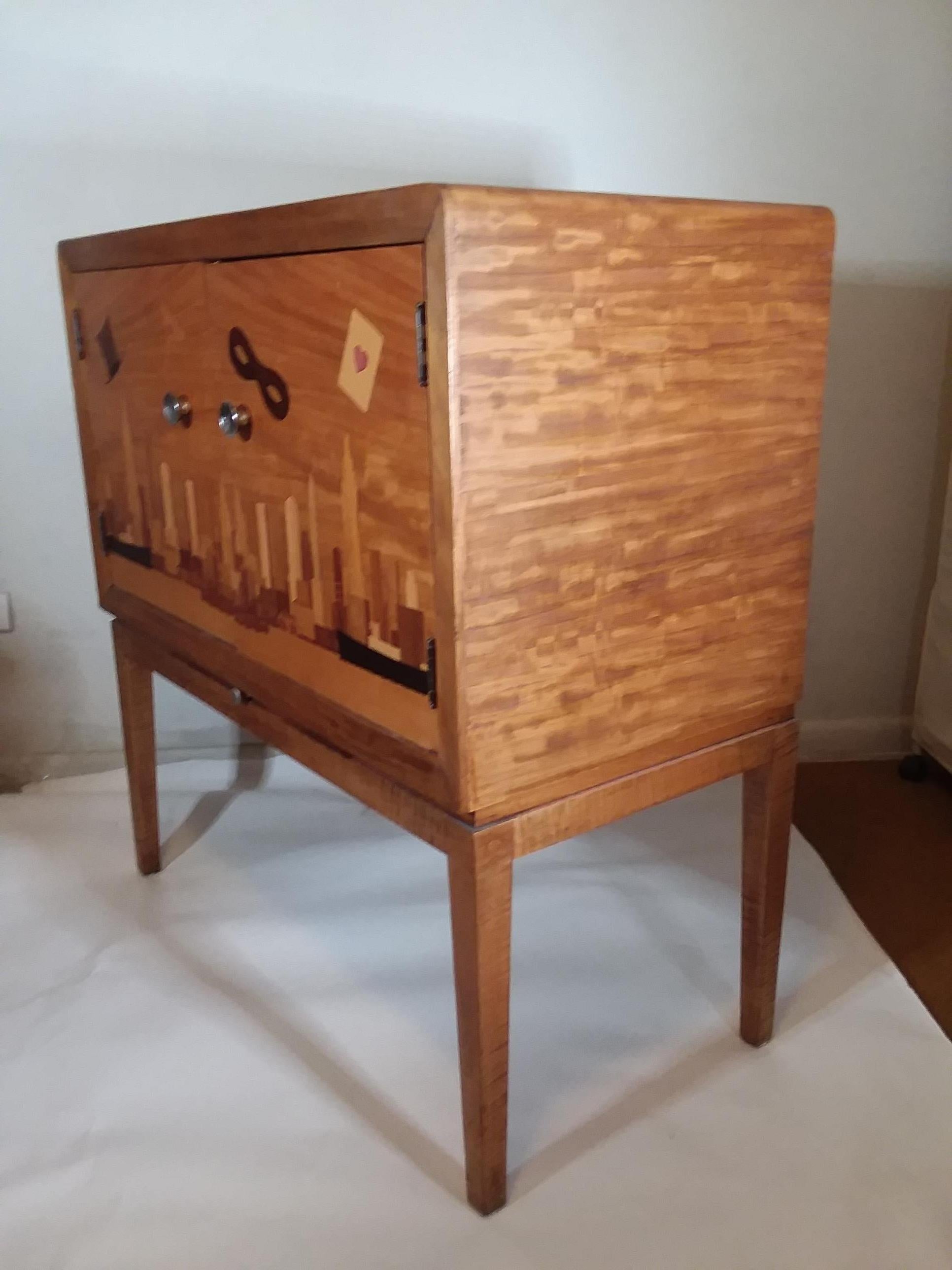 Iconic Art Deco Inlaid New York Bar Cabinet In Excellent Condition For Sale In Riverdale, NY