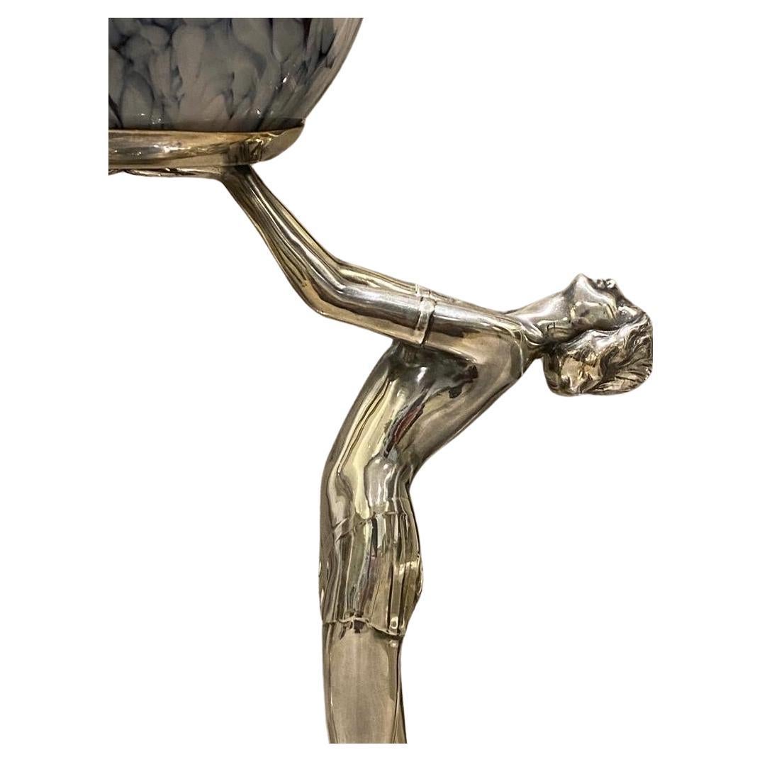 Lampe Art déco emblématique double dame en métal argenté et albâtre des années 1920 en vente 1