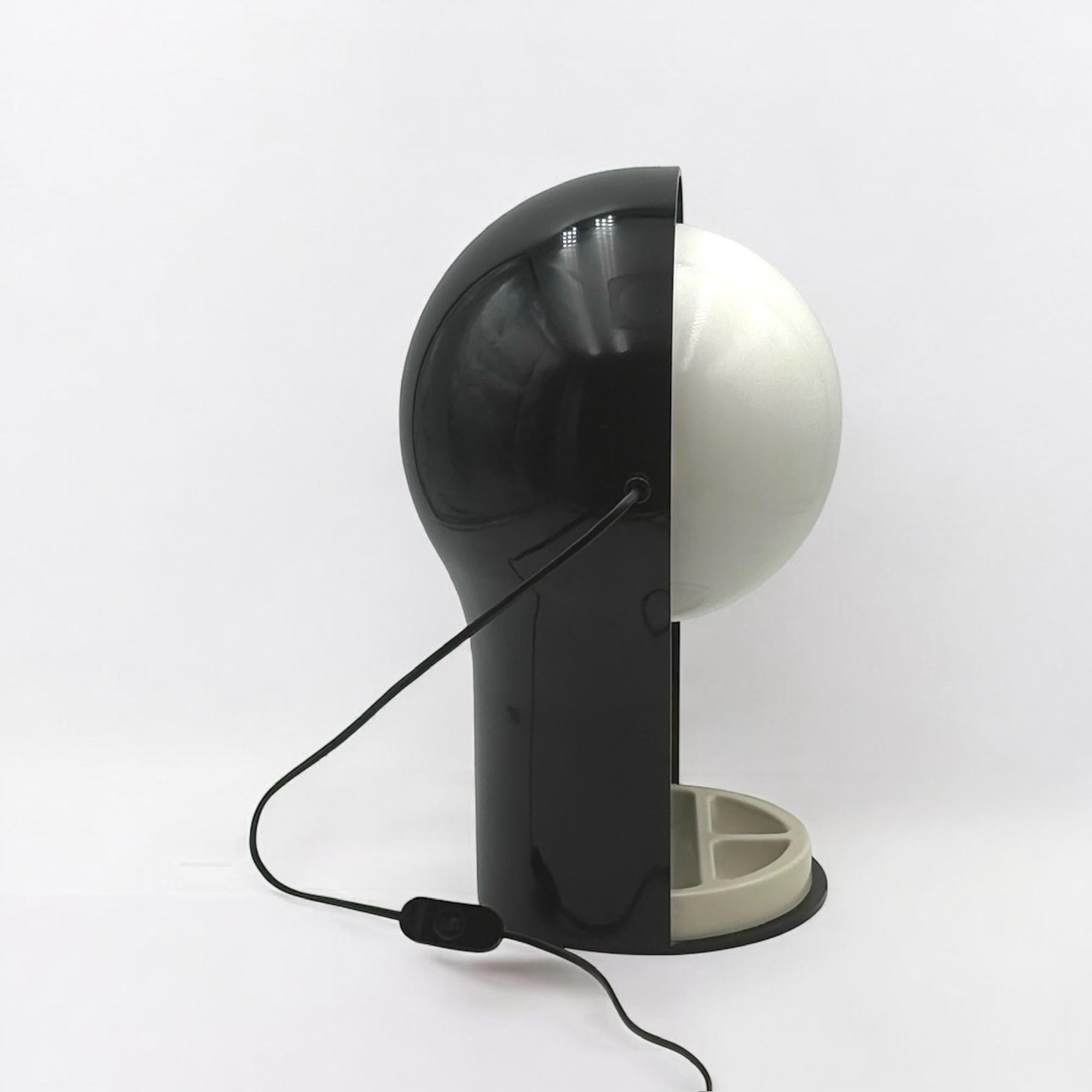 Plastic Iconic Artemide 'Telegono' Lamp by Vico Magistretti - MCM Italian Design Icon