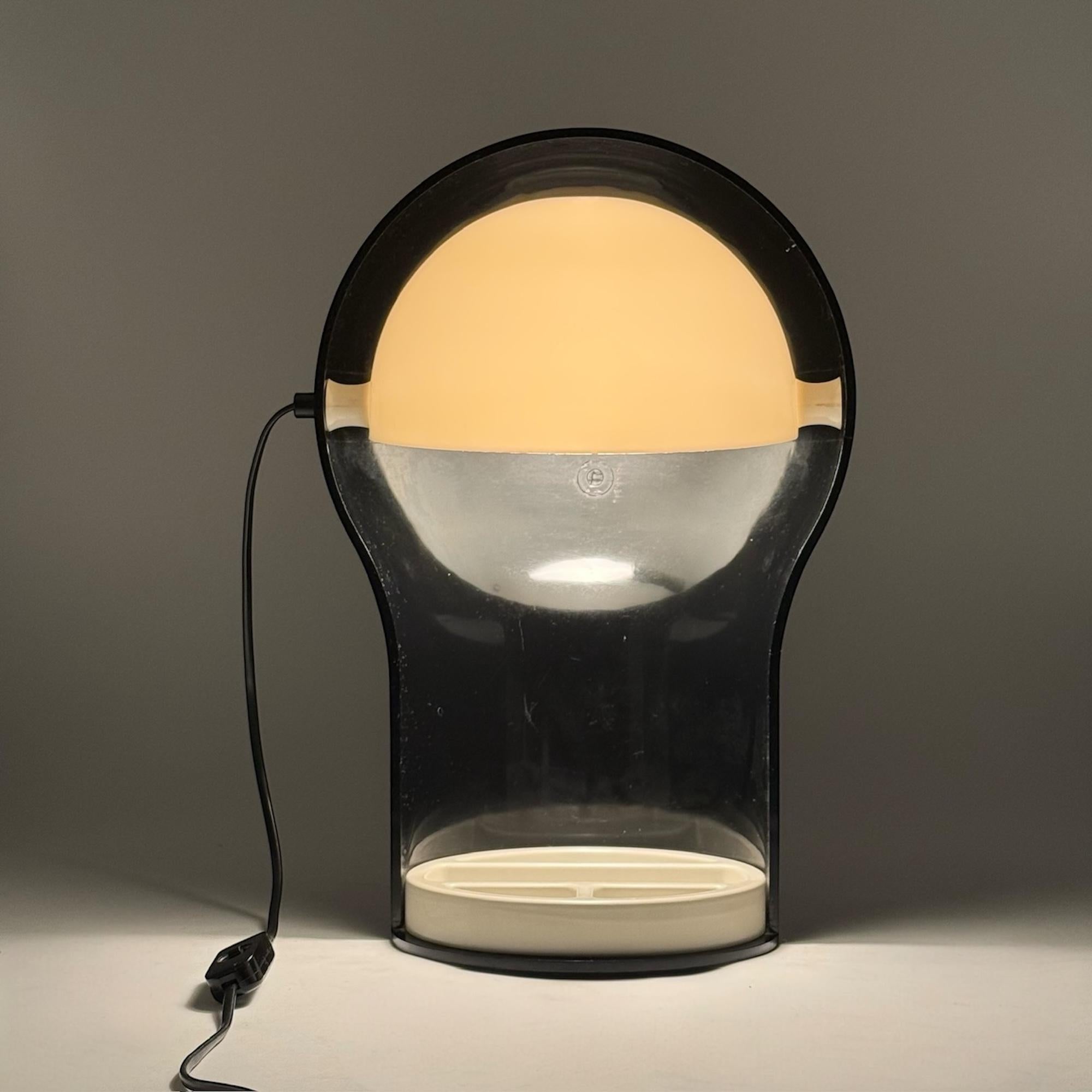Iconic Artemide 'Telegono' Lamp by Vico Magistretti - MCM Italian Design Icon 1