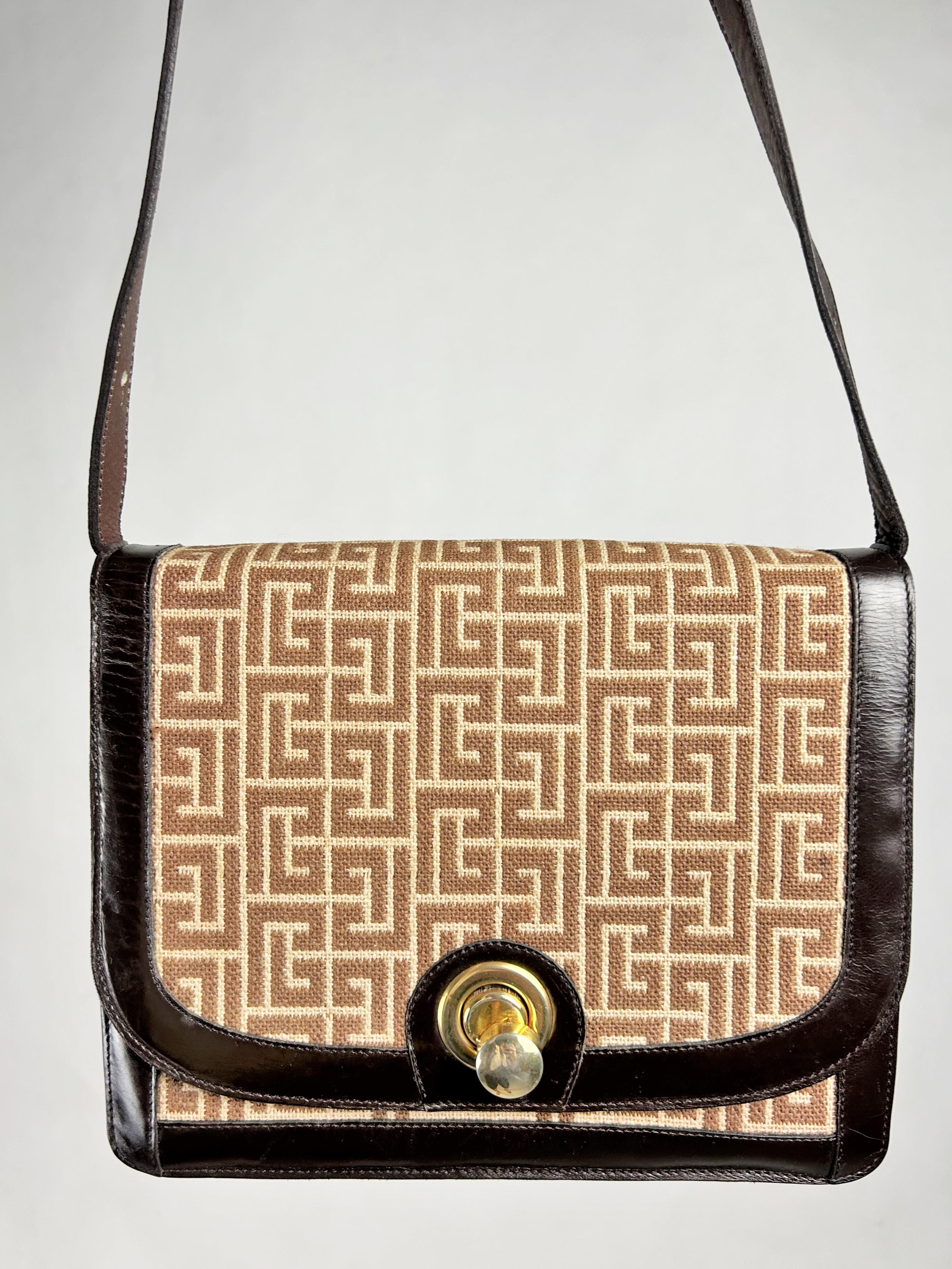 Bolso icónico de Pierre Balmain con monograma Laberinto - París Circa 1971-1975 en venta 9