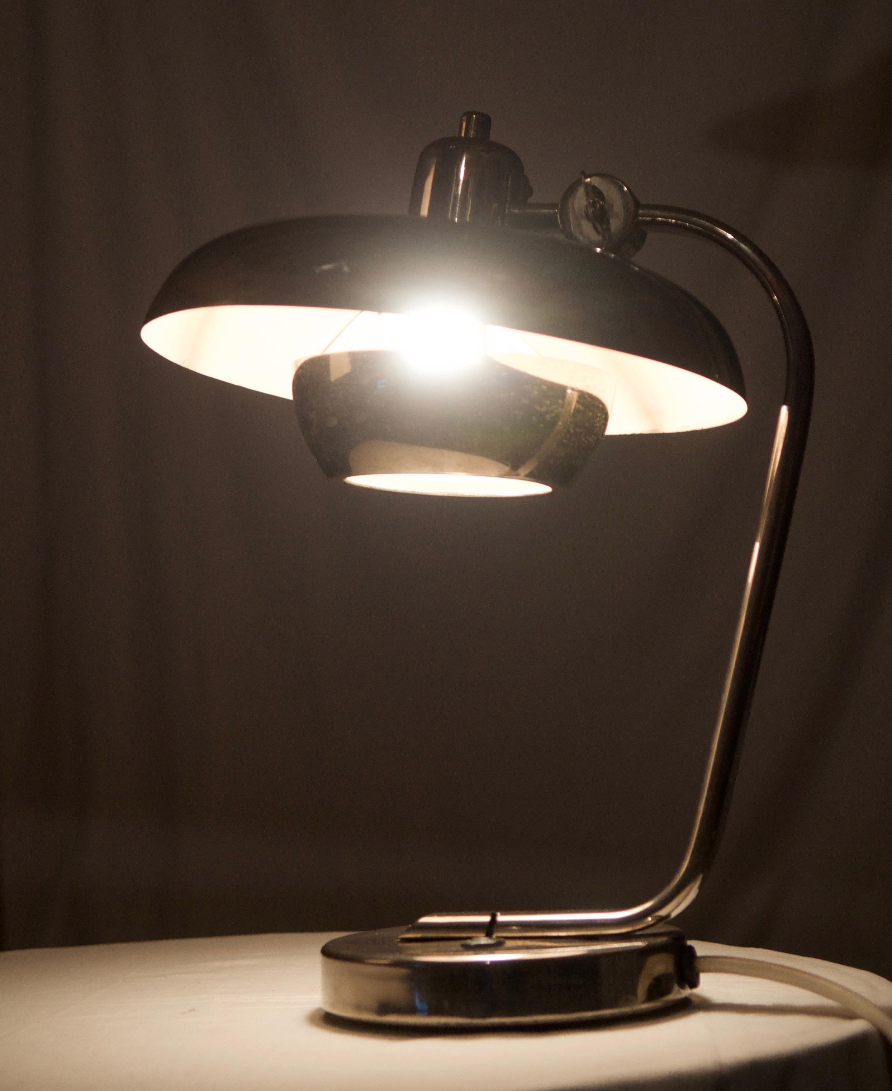 Ikonische Bauhaus-Schreibtischlampe im Angebot 10