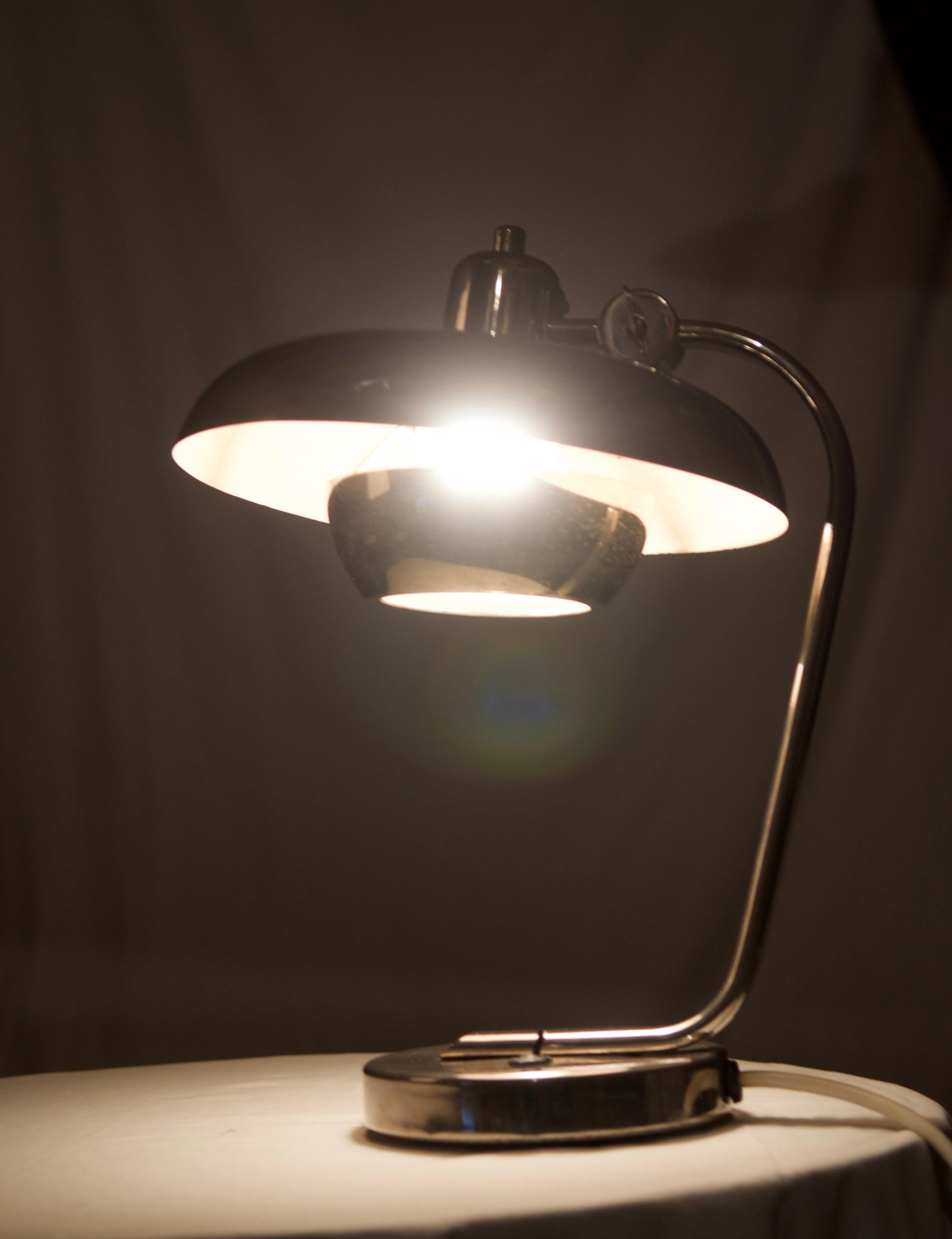 Ikonische Bauhaus-Schreibtischlampe im Angebot 11