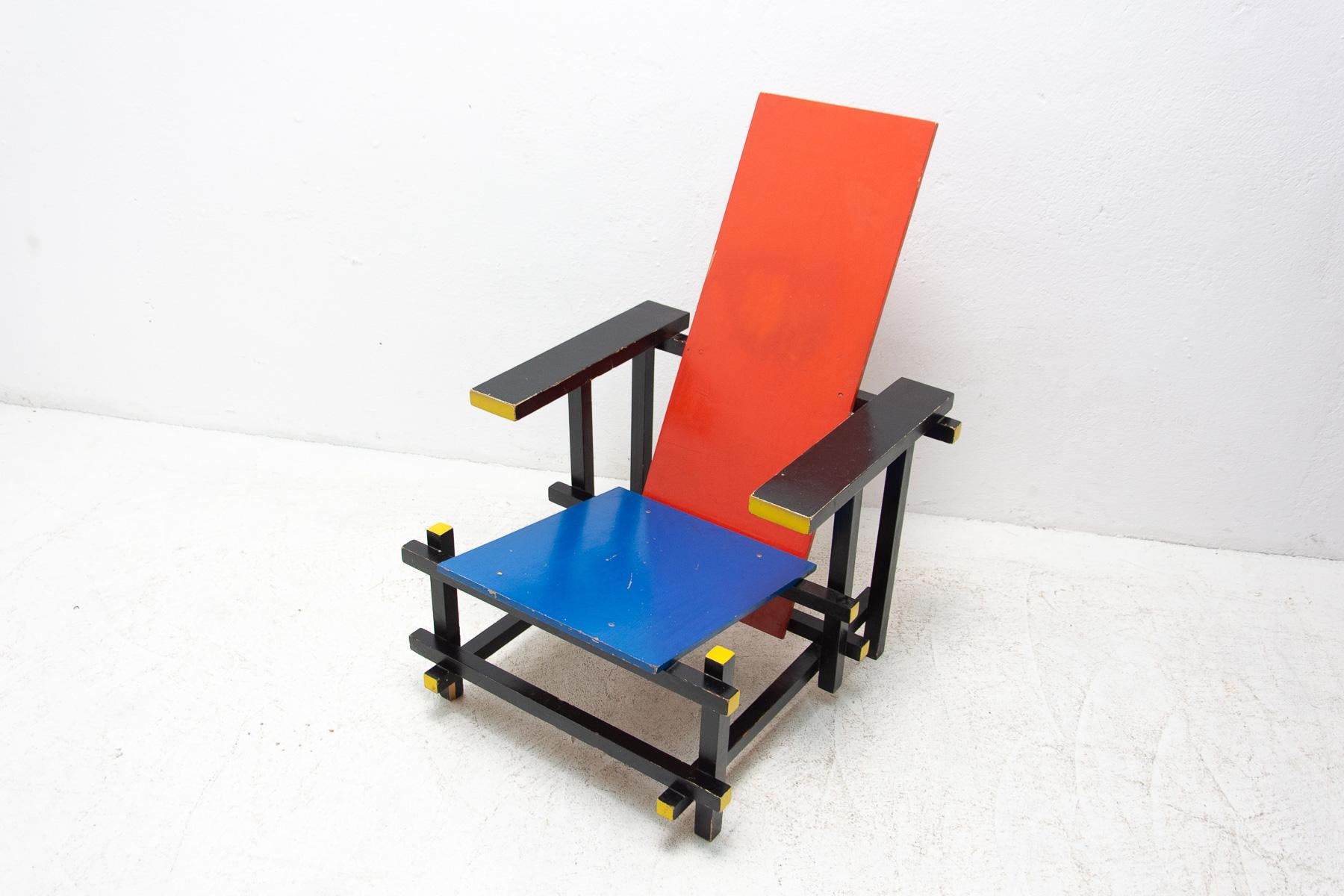 European Iconic Bauhaus wooden Chair by Entwurf Gerrit Rietveld, 1970´s