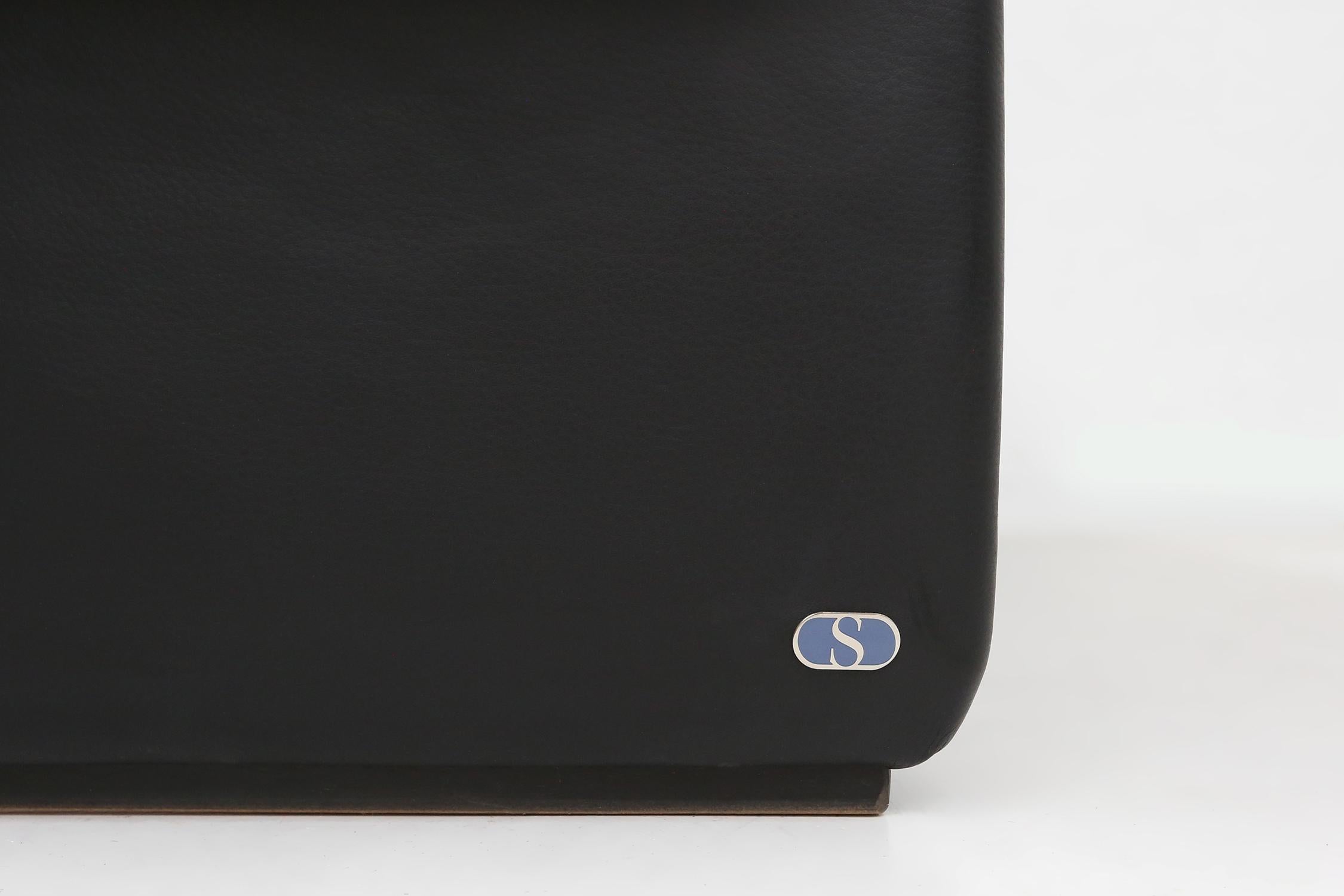 Iconic black leather DS-2011 sofa by De Sede, Switzerland ca. 1980 3