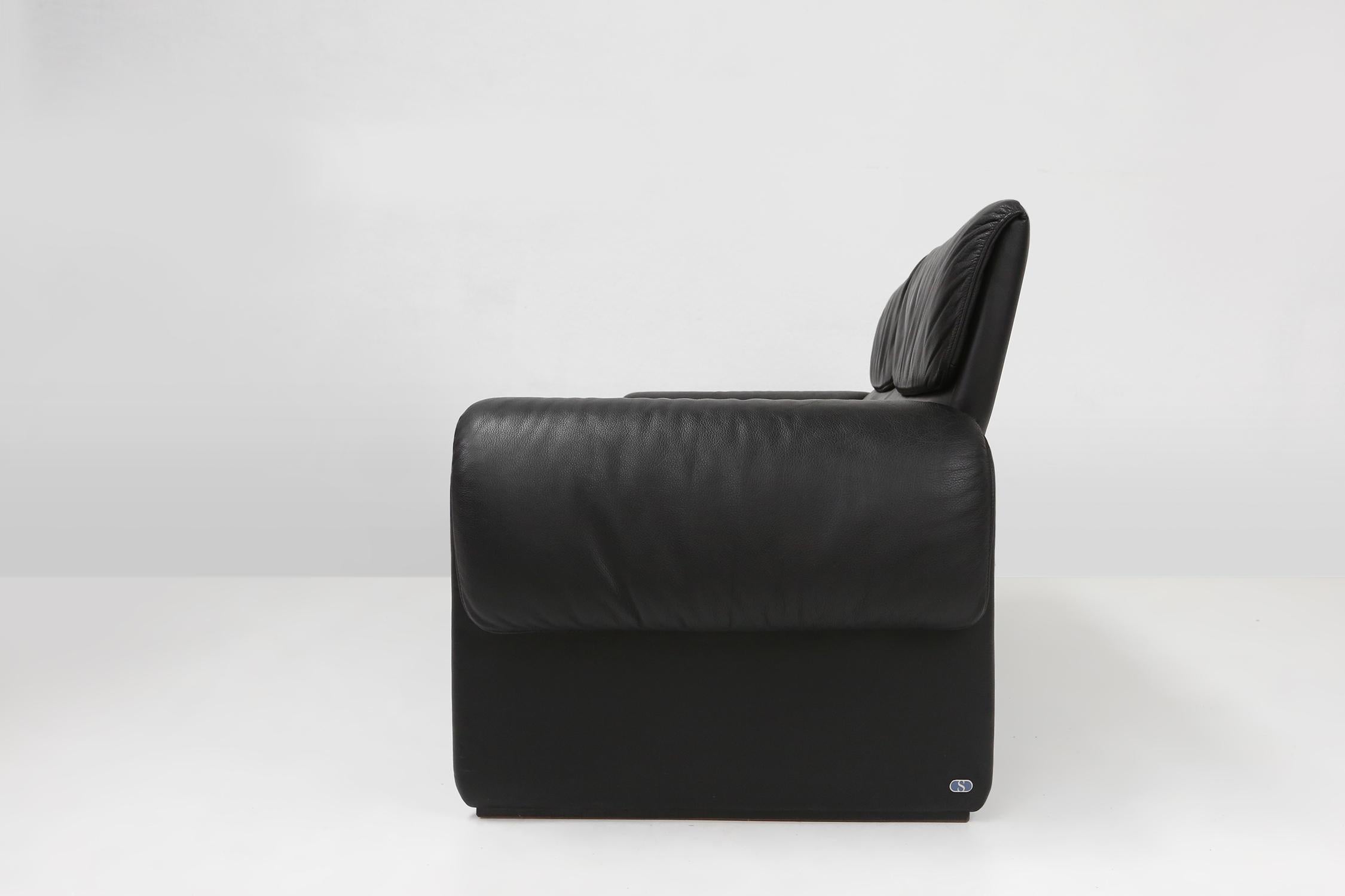 Iconic black leather DS-2011 sofa by De Sede, Switzerland ca. 1980 4
