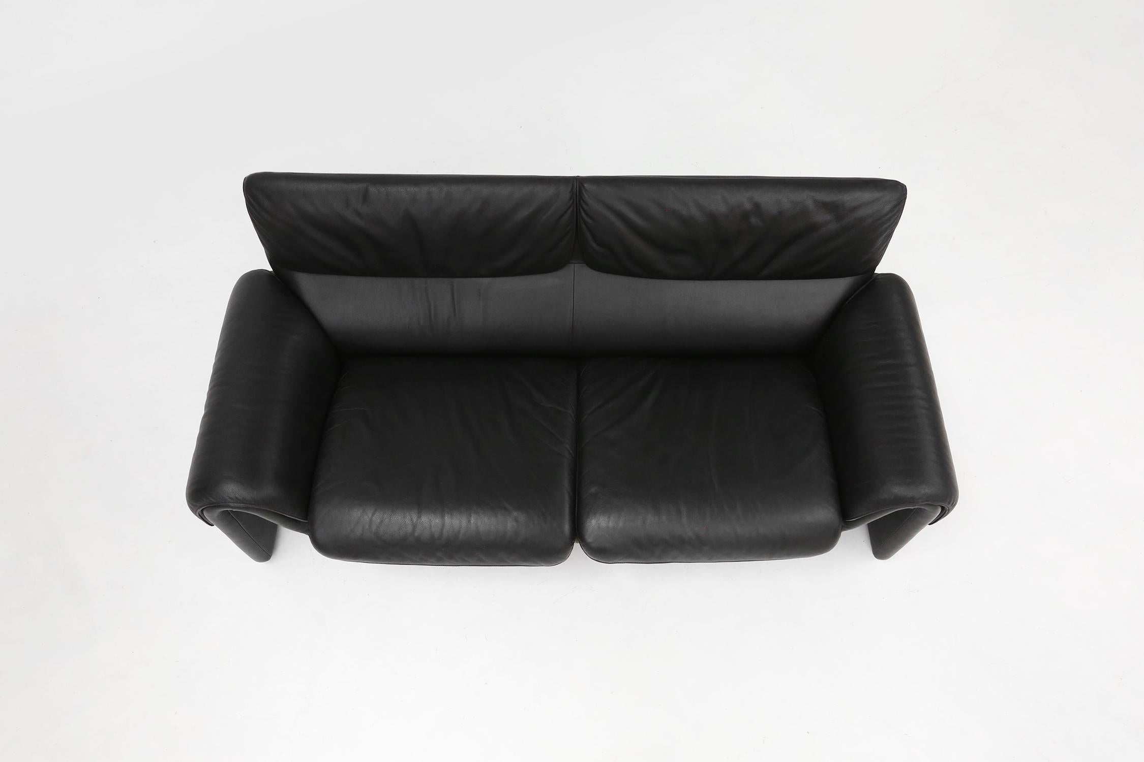 Iconic black leather DS-2011 sofa by De Sede, Switzerland ca. 1980 10