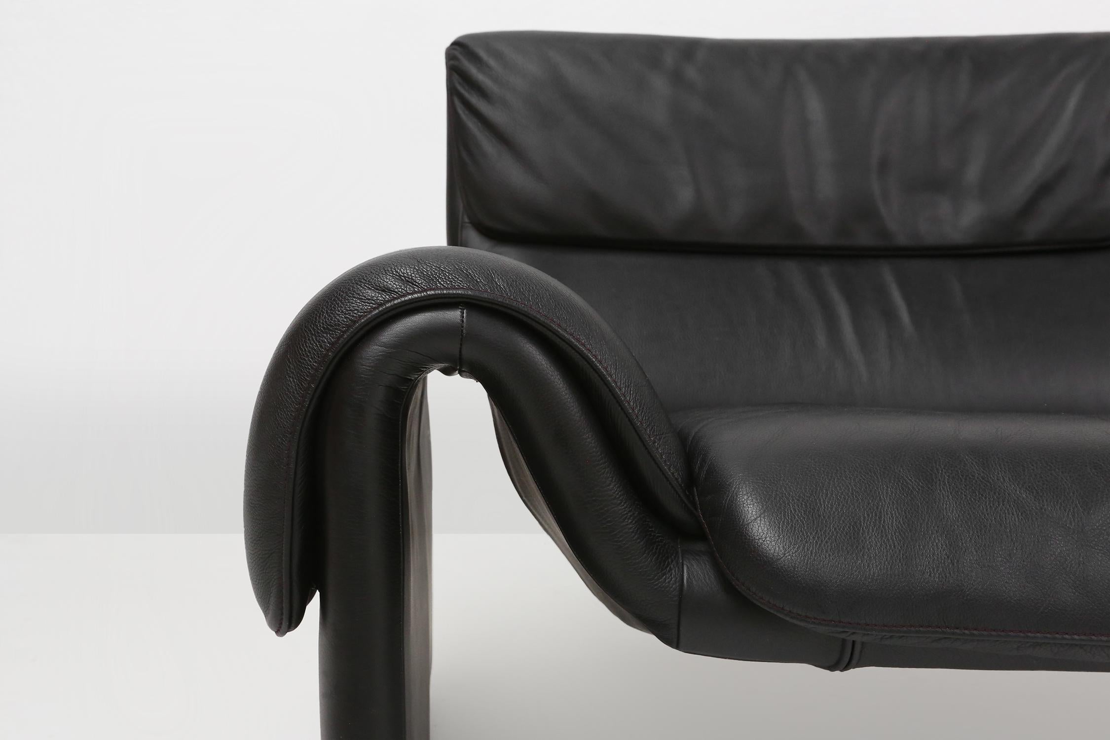 Mid-Century Modern Iconic black leather DS-2011 sofa by De Sede, Switzerland ca. 1980