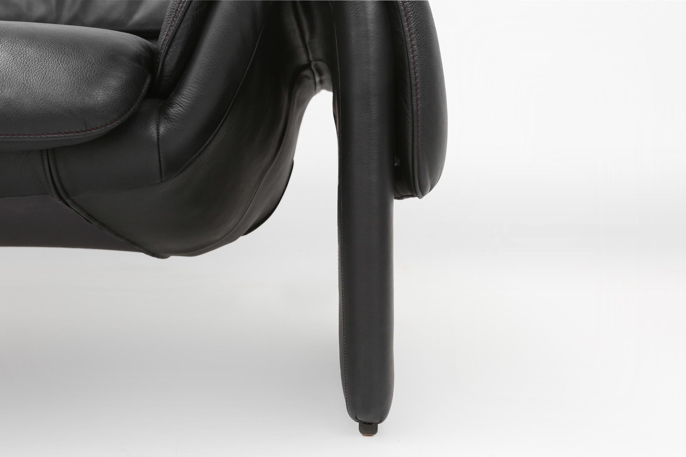 Swiss Iconic black leather DS-2011 sofa by De Sede, Switzerland ca. 1980
