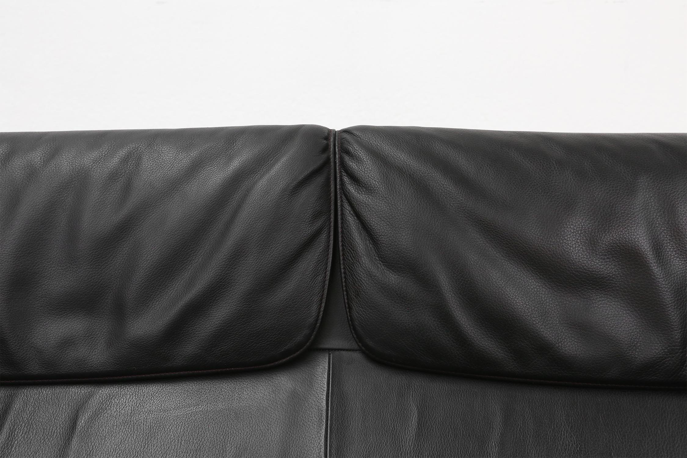 Iconic black leather DS-2011 sofa by De Sede, Switzerland ca. 1980 In Good Condition In Meulebeke, BE