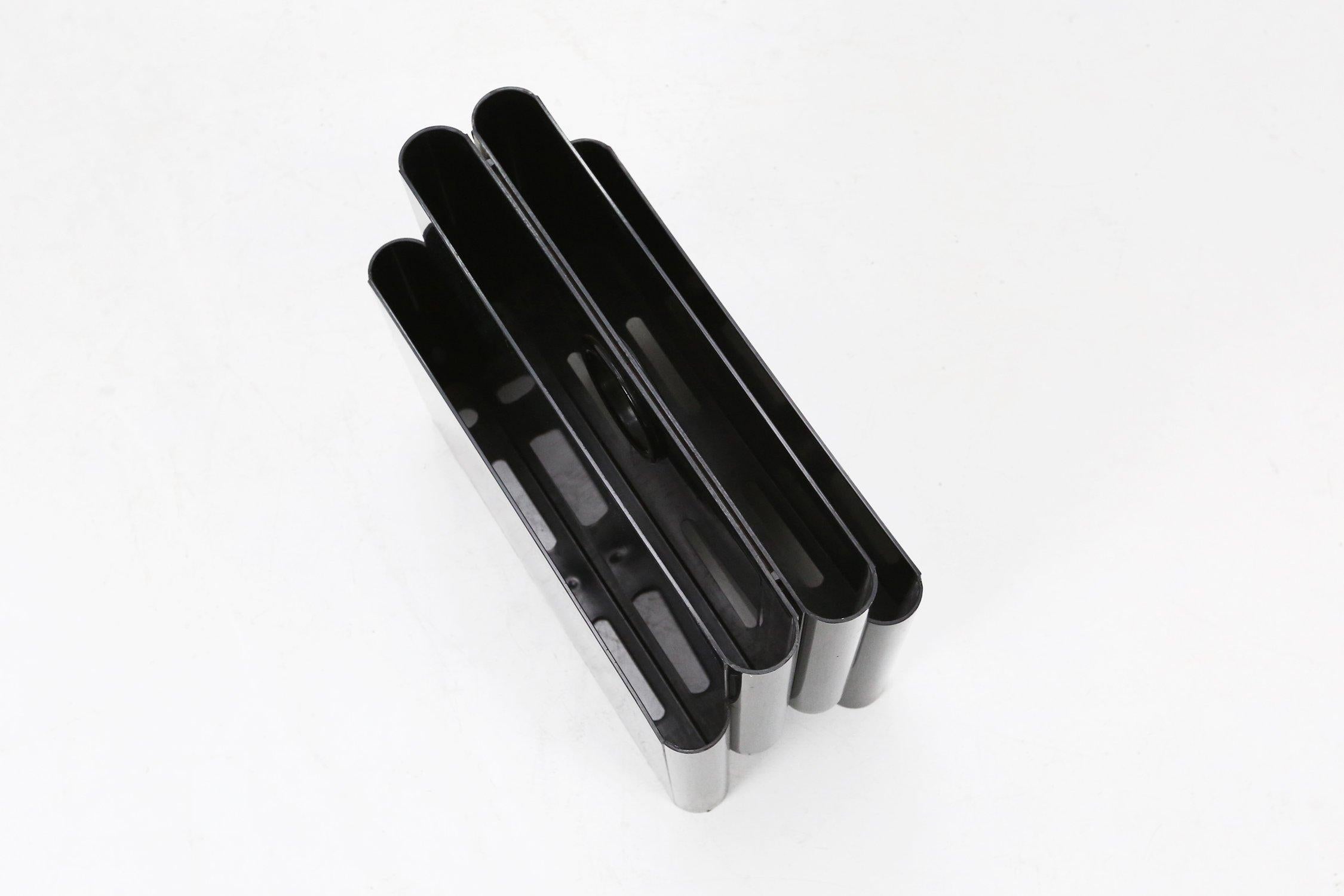 Mid-Century Modern Iconic black magazine rack 4676 by Giotto Stoppino for Kartel, Italy 1970s For Sale