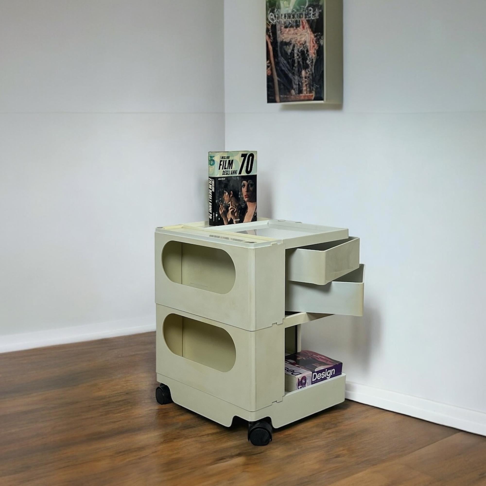 Iconic Boby Trolley by Joe Colombo - Space Age Award Winning Cabinet, 1970s in vendita 3