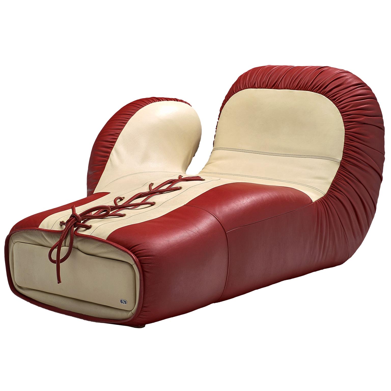 Chaise longue iconique en forme de gant de boxe par De Sede