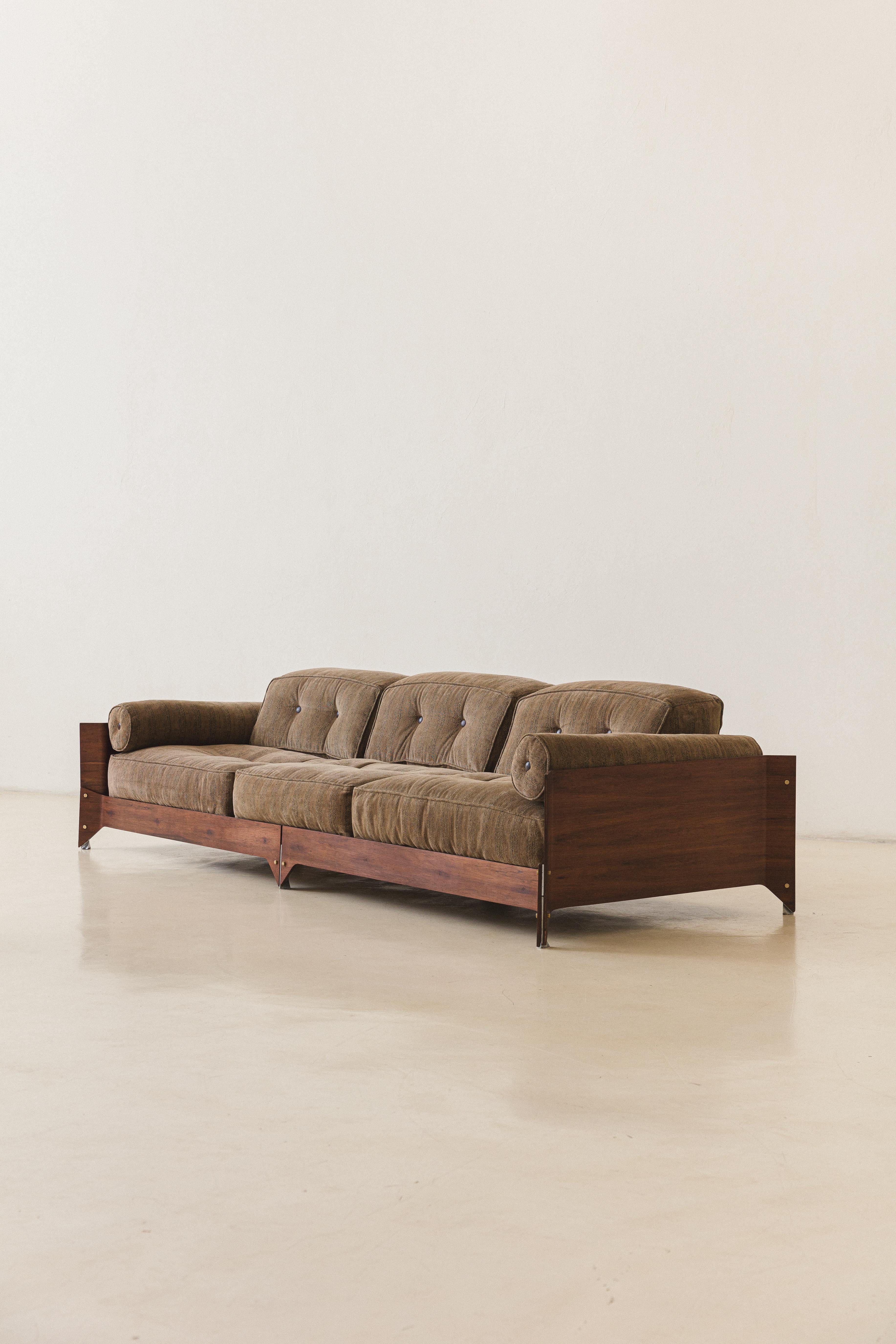 Mid-Century Modern Iconic Brasiliana Sofa Design by Jorge Zalszupin, Rosewood and Brass, 1960s For Sale