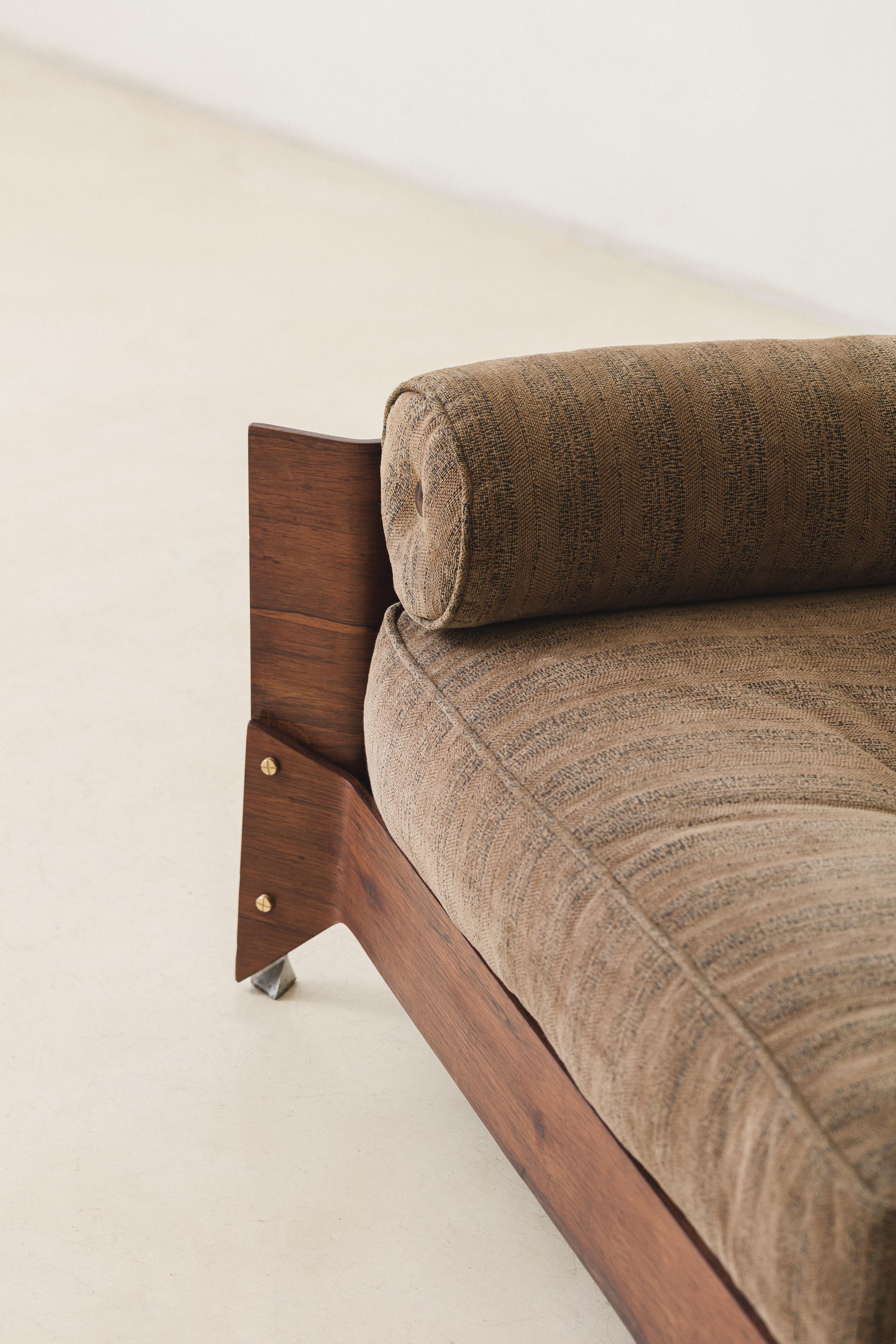 Ikonisches Brasiliana-Sofa-Design von Jorge Zalszupin, Palisanderholz und Messing, 1960er Jahre (Mitte des 20. Jahrhunderts) im Angebot