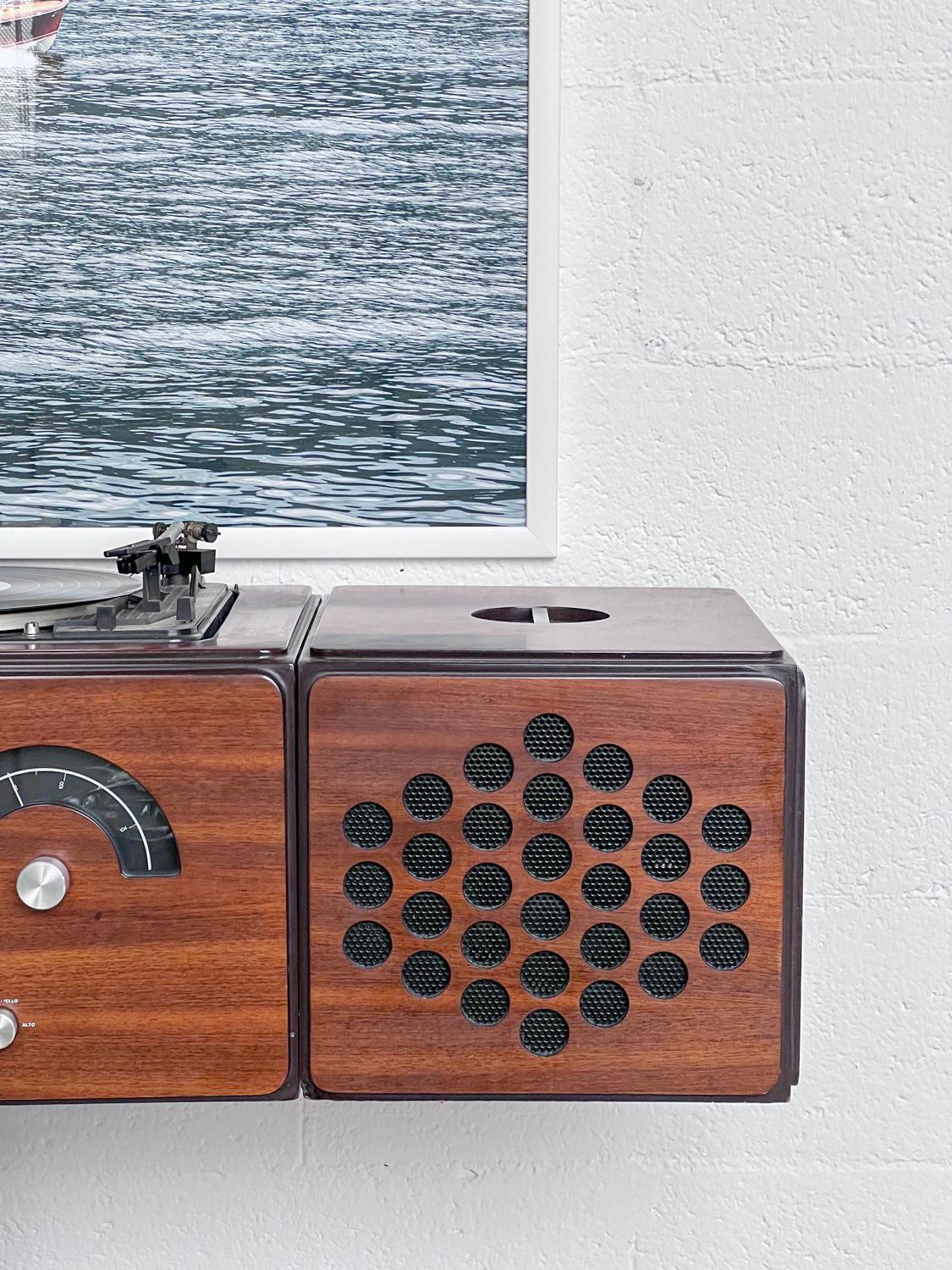 Platine radio iconique Brionvega, milieu du siècle italien par Achille Castiglioni en vente 9