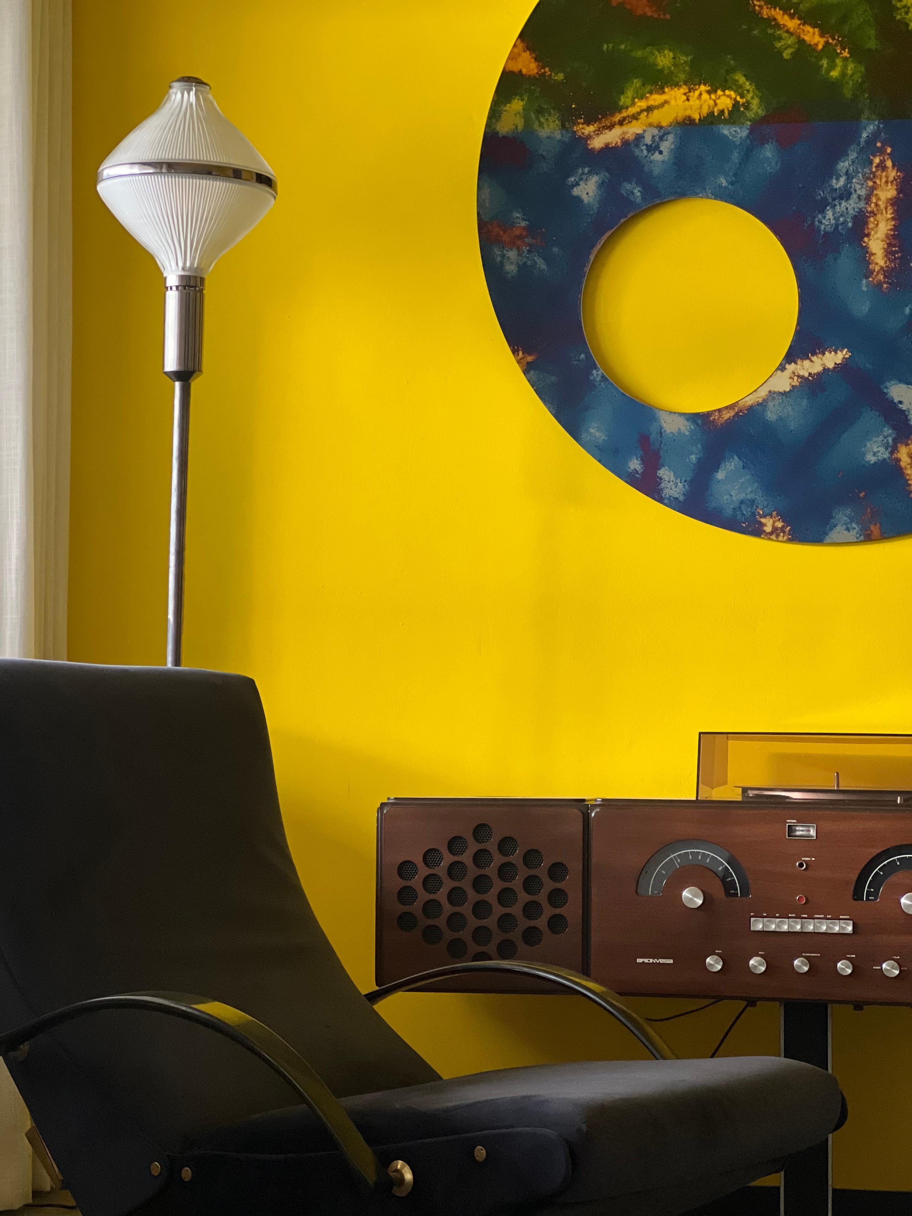 Turntable de radio Brionvega RR126, italienne du milieu du siècle dernier par Achille Castiglioni
Conçue en 1964 par Achille et Pier Giacomo Castiglioni, deux des plus célèbres designers de l'ère Modern-Decor, la table tournante radio Brionvega