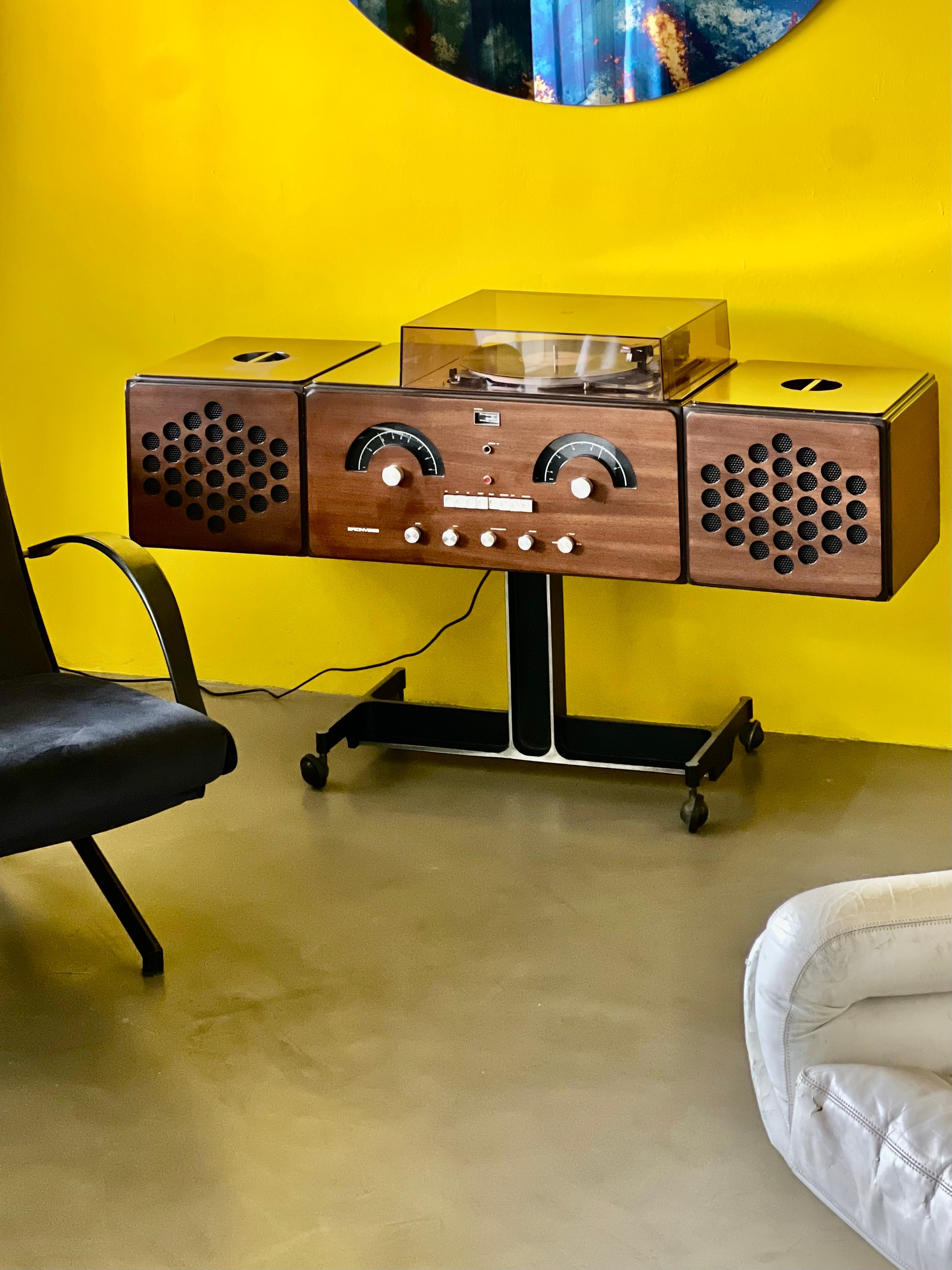 Mid-Century Modern Platine radio iconique Brionvega, milieu du siècle italien par Achille Castiglioni en vente