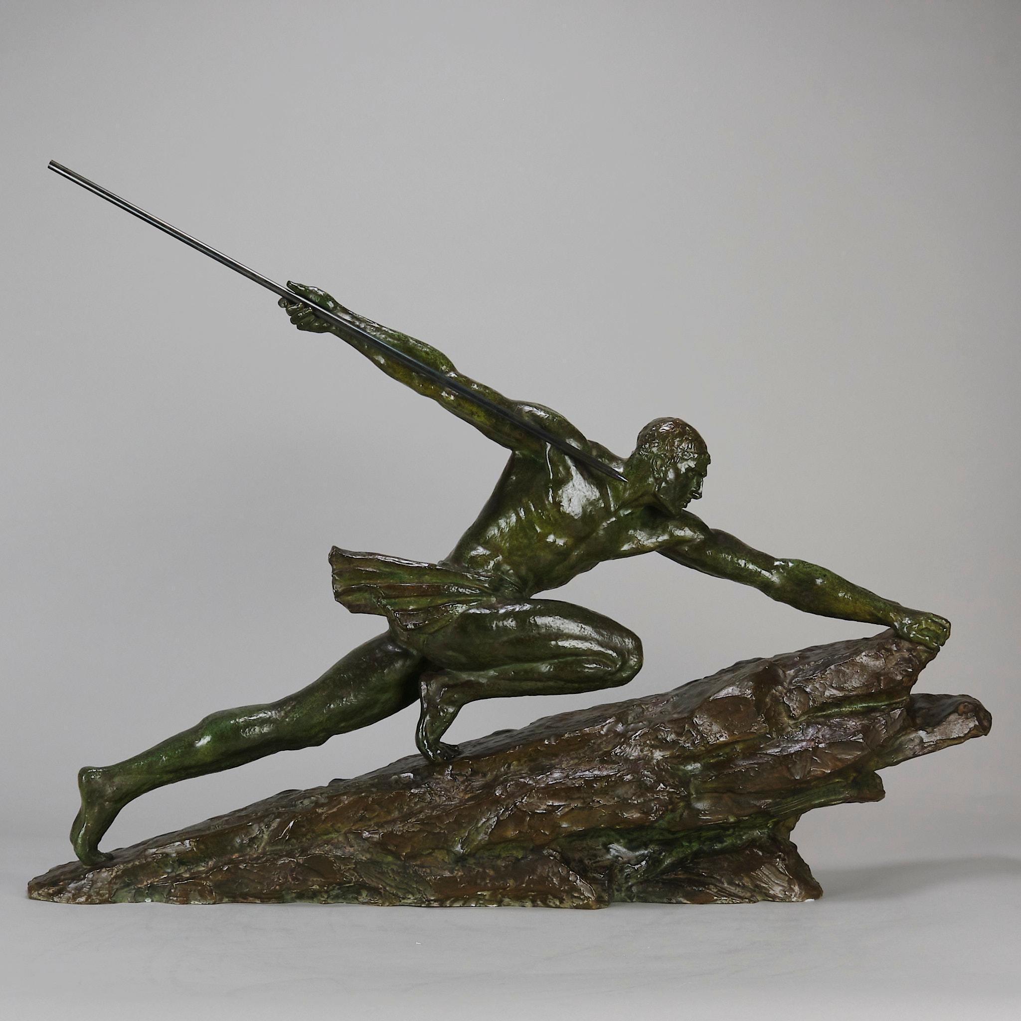 Ikonische Bronzeskulptur mit dem Titel „Athlete with Spear“ von Pierre le Faguays (Art déco) im Angebot