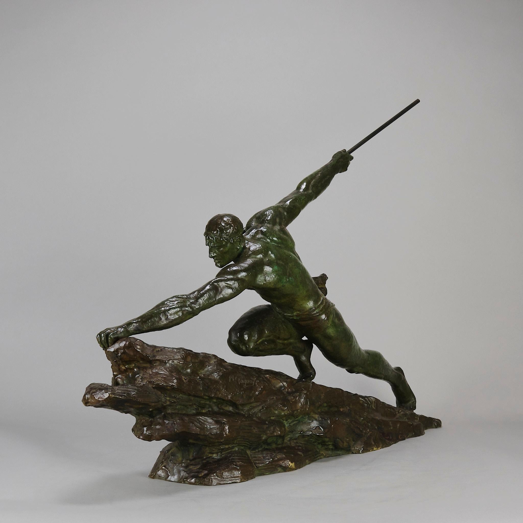 Ikonische Bronzeskulptur mit dem Titel „Athlete with Spear“ von Pierre le Faguays (Gegossen) im Angebot