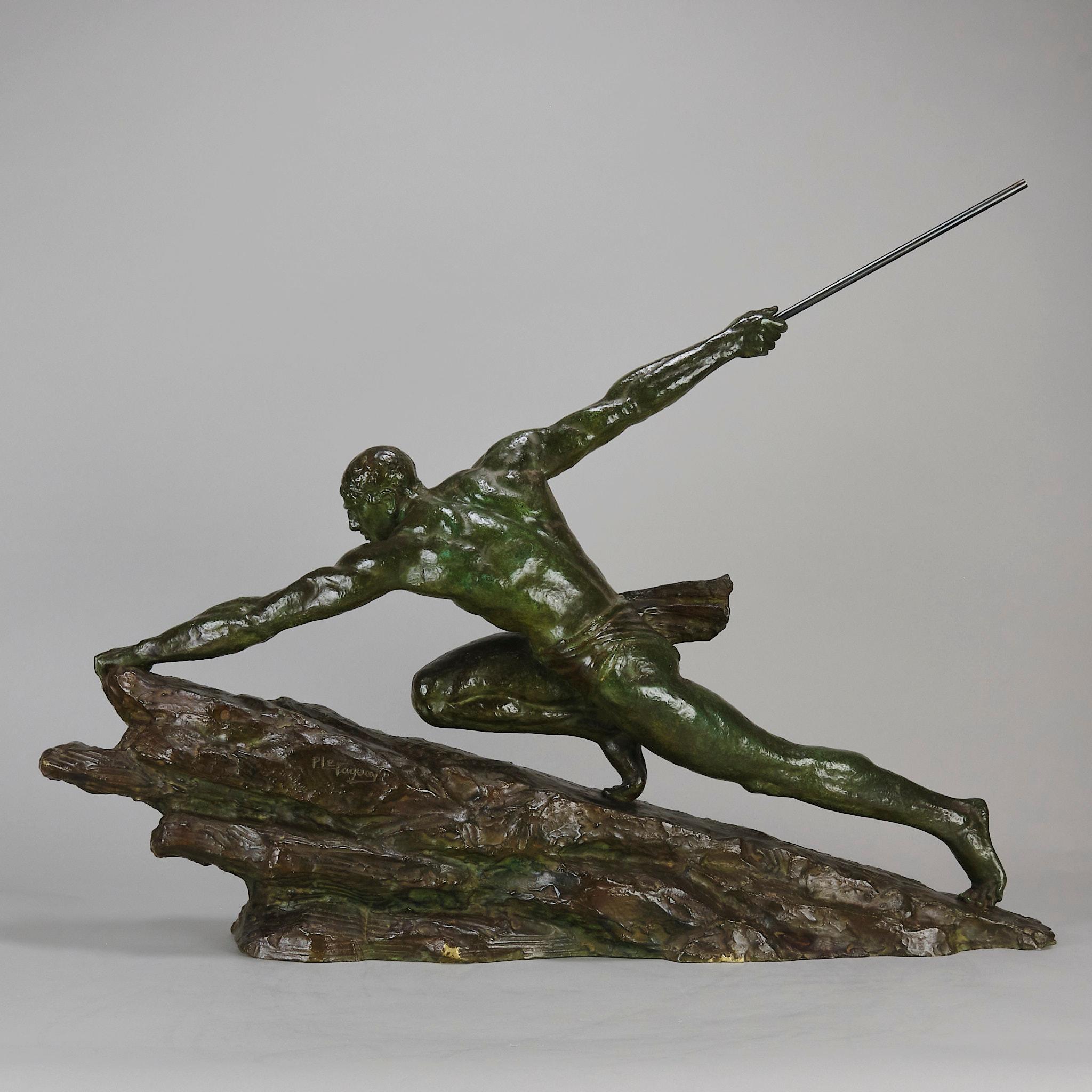 Ikonische Bronzeskulptur mit dem Titel „Athlete with Spear“ von Pierre le Faguays im Zustand „Hervorragend“ im Angebot in London, GB