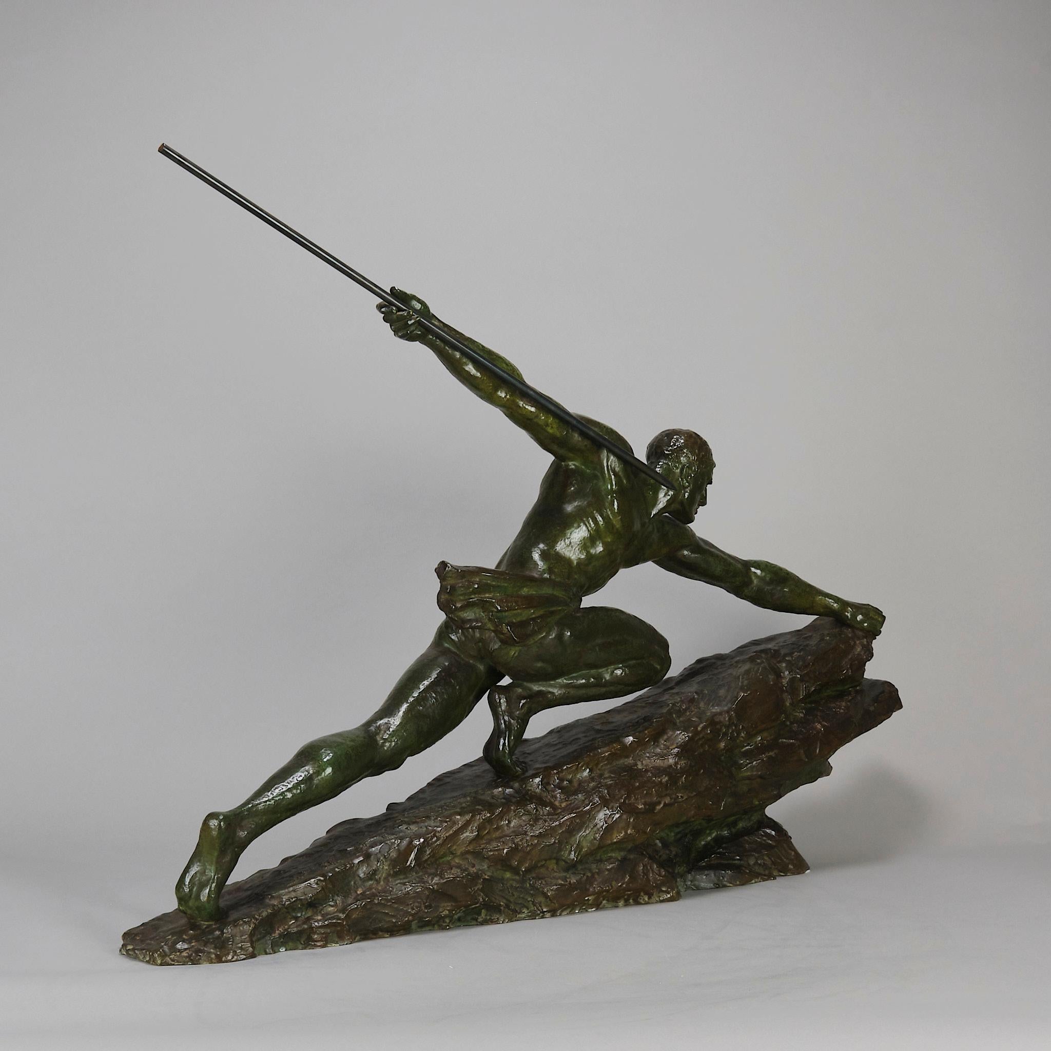 20ième siècle Sculpture emblématique en bronze intitulée « Athlète avec une lance » de Pierre le Faguays en vente