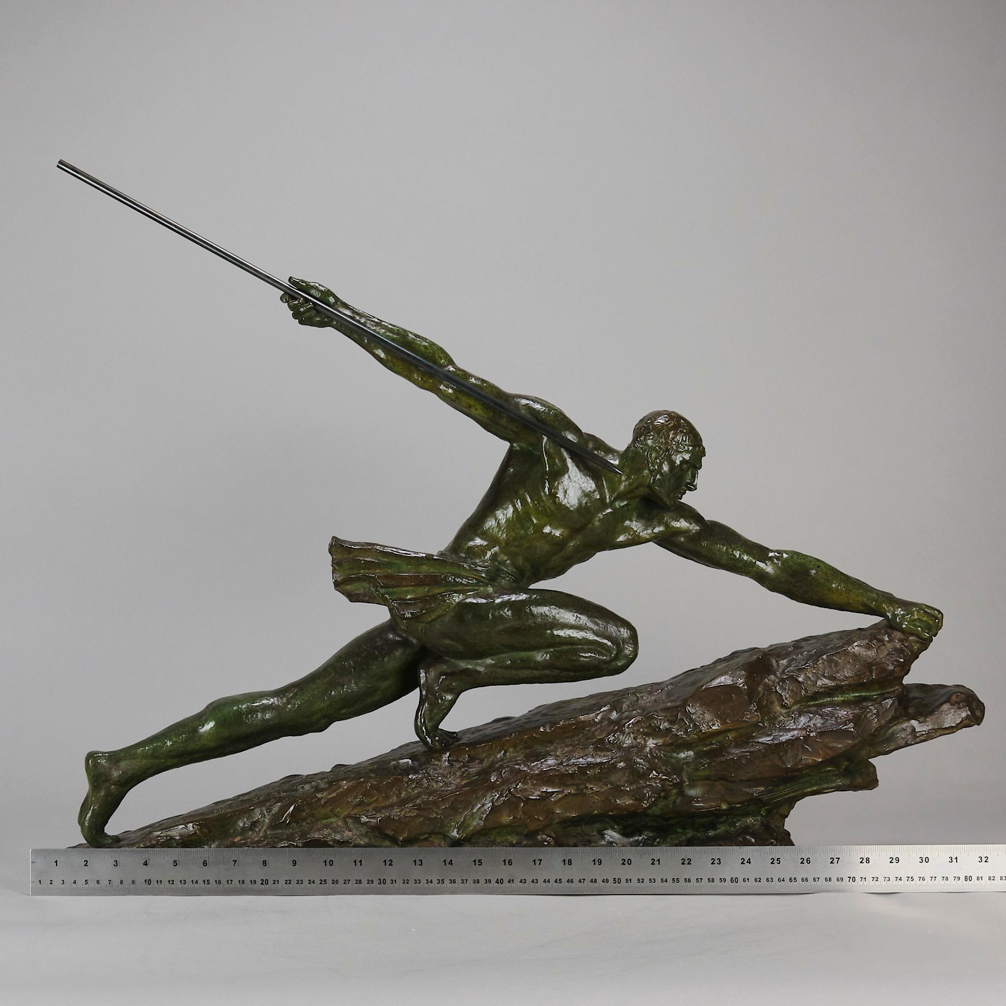 Ikonische Bronzeskulptur mit dem Titel „Athlete with Spear“ von Pierre le Faguays im Angebot 2