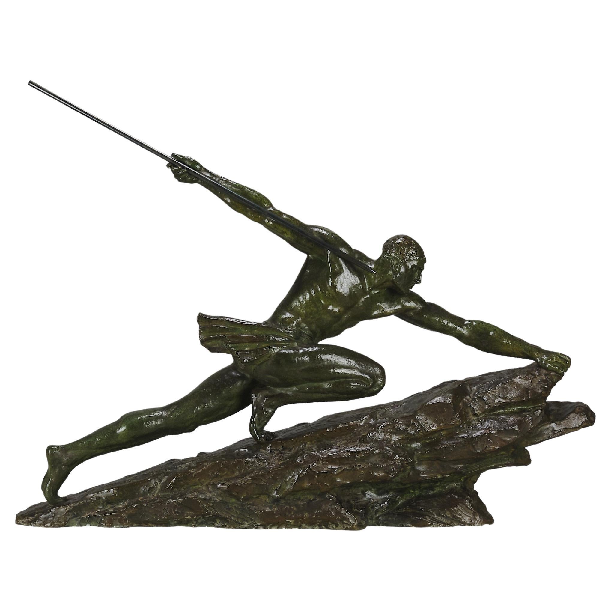 Ikonische Bronzeskulptur mit dem Titel „Athlete with Spear“ von Pierre le Faguays im Angebot