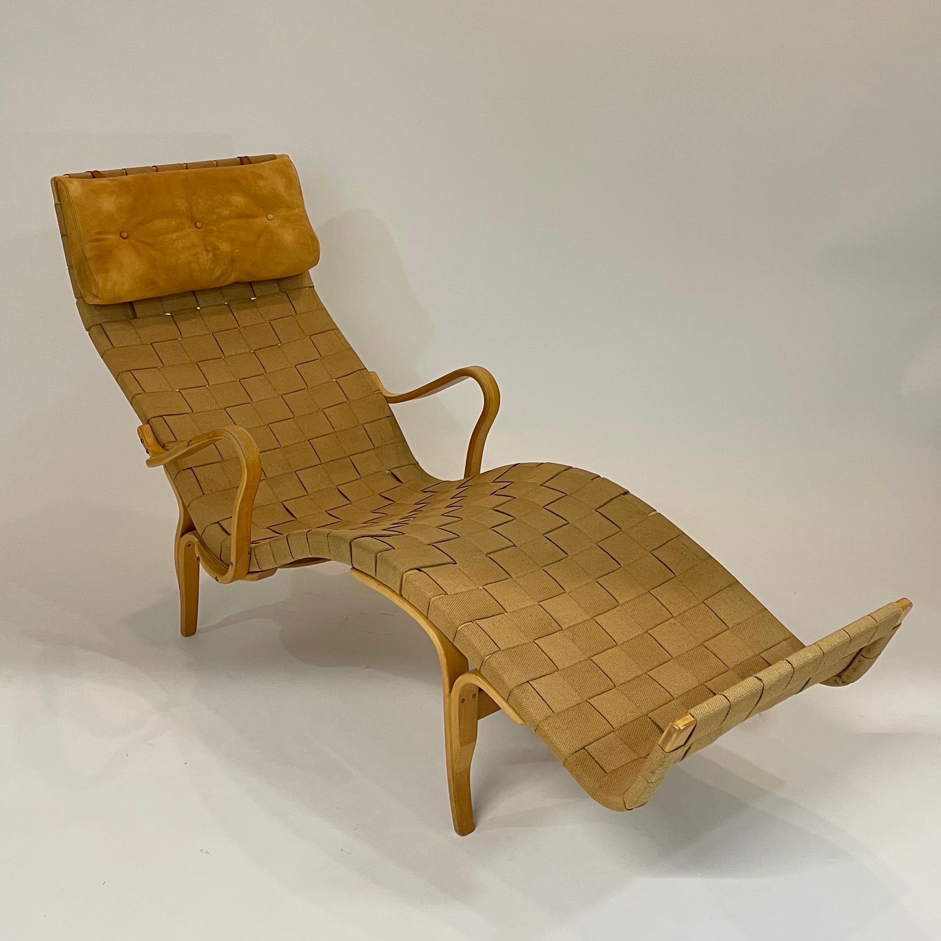 Iconic Bruno Mathsson Pernilla Chaise Lounge for Firma Karl Mathsson Sweden 1978 In Good Condition In Miami, FL