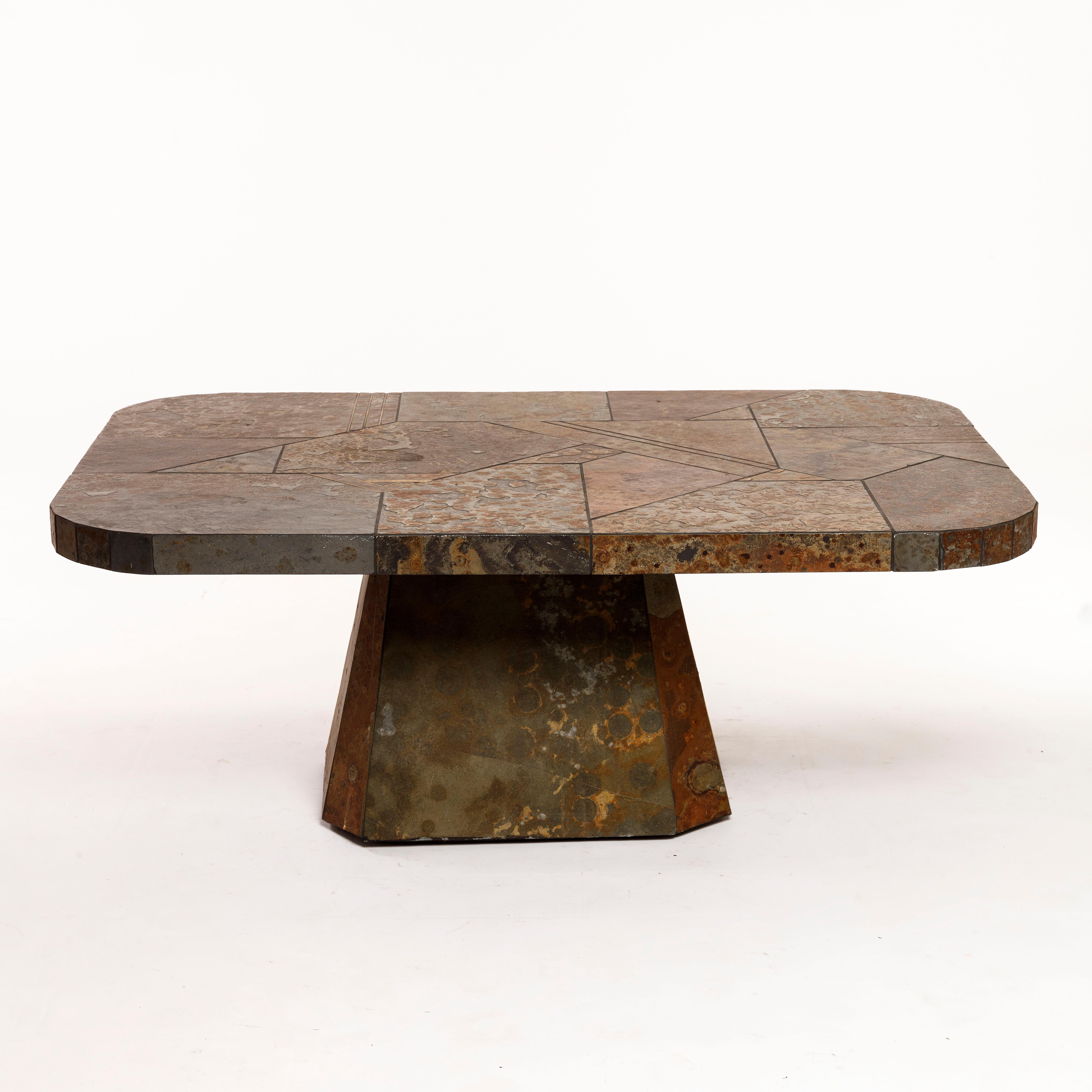 Rectangular assembled schist table with rounded corners and brass inlay, very rare octagonal legs, signed on the top H: 47 cm Top: 80 x 120 cm. 

Paul KINGMA (1931 - 2013)
Dutch sculptor and mosaist Paul Kingma (1931-2013) lived and worked in The
