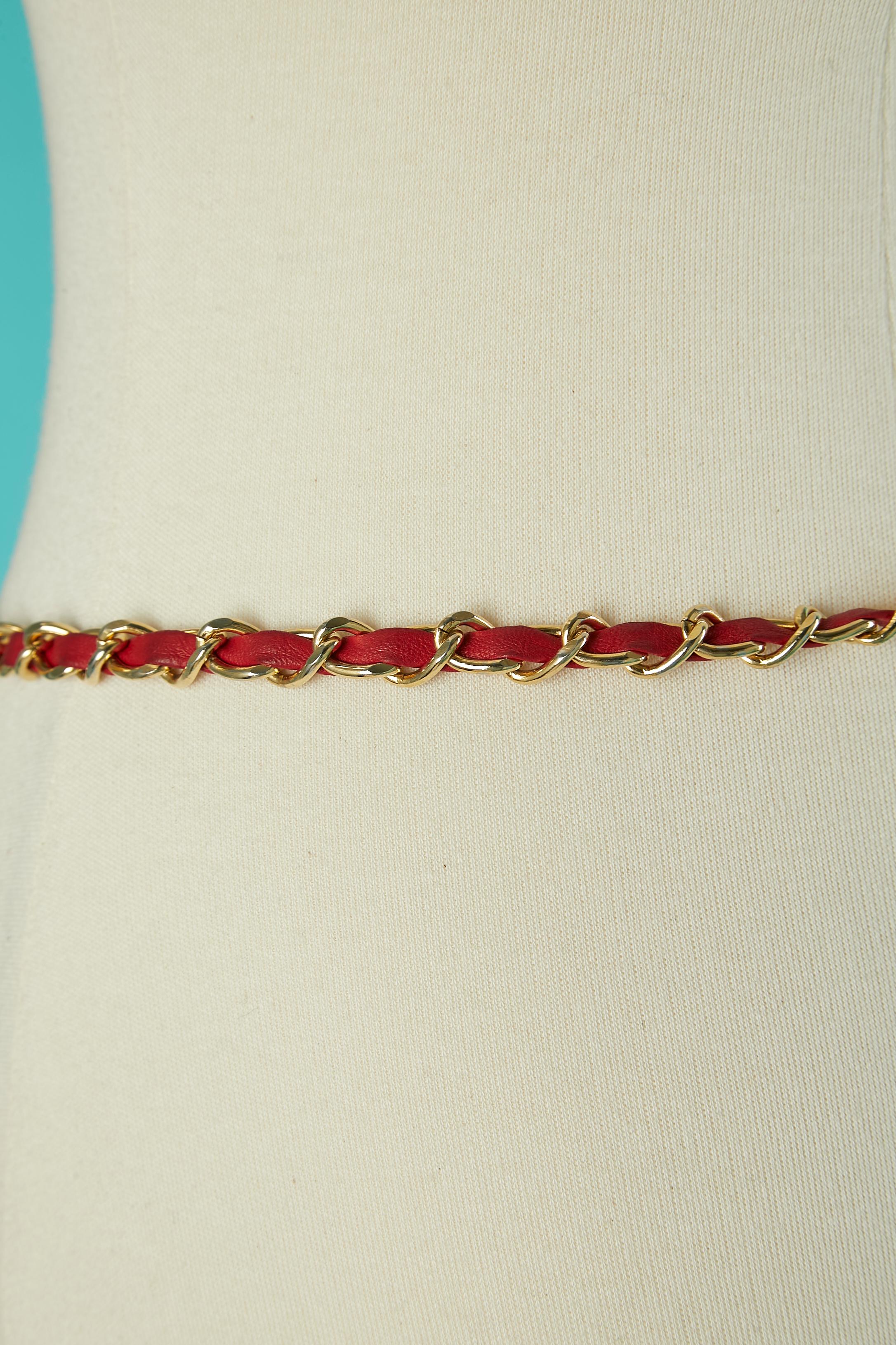 Chaîne emblématique et ceinture en cuir rouge avec nœud en cuir Chanel des années 1980  Pour femmes en vente
