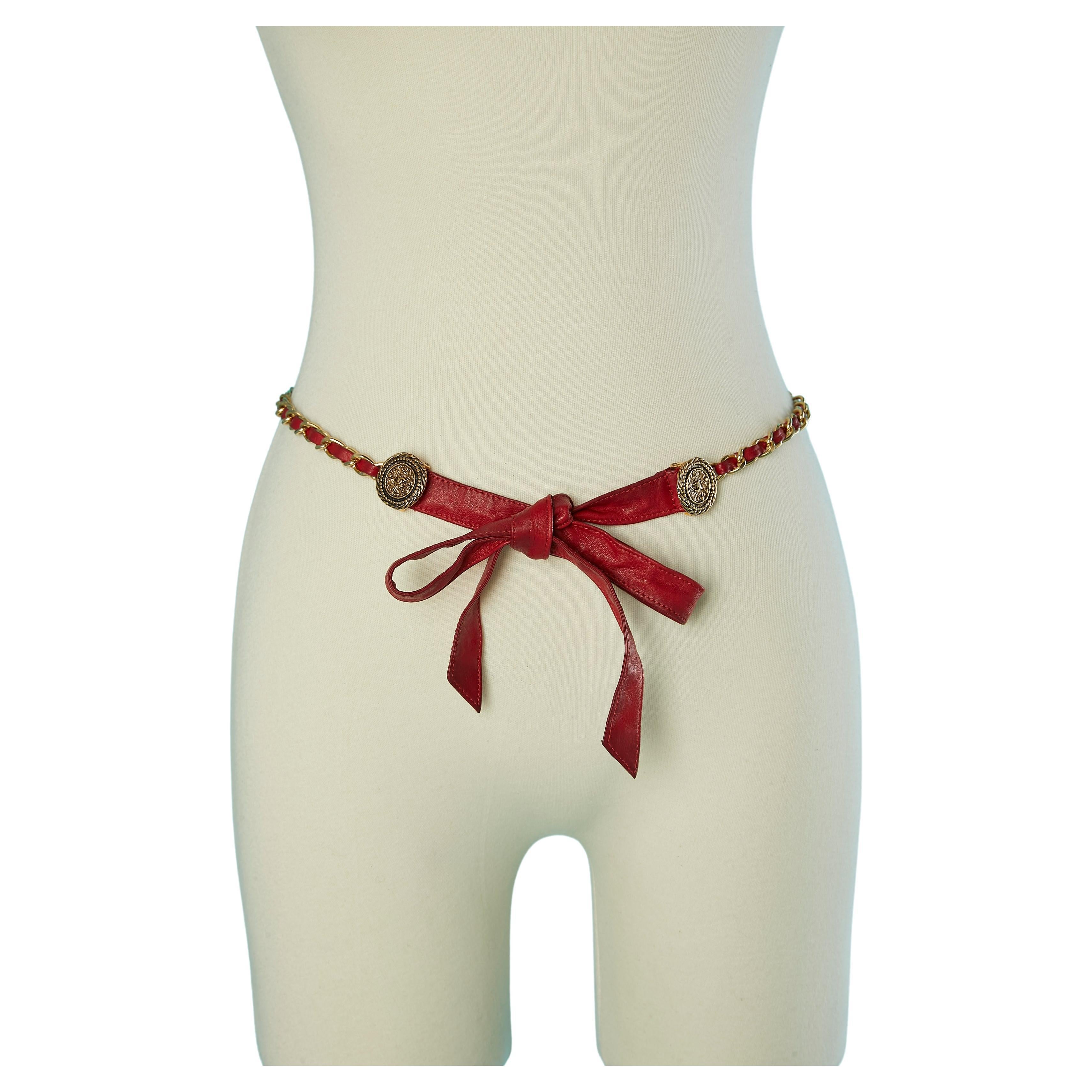 Chaîne emblématique et ceinture en cuir rouge avec nœud en cuir Chanel des années 1980  en vente