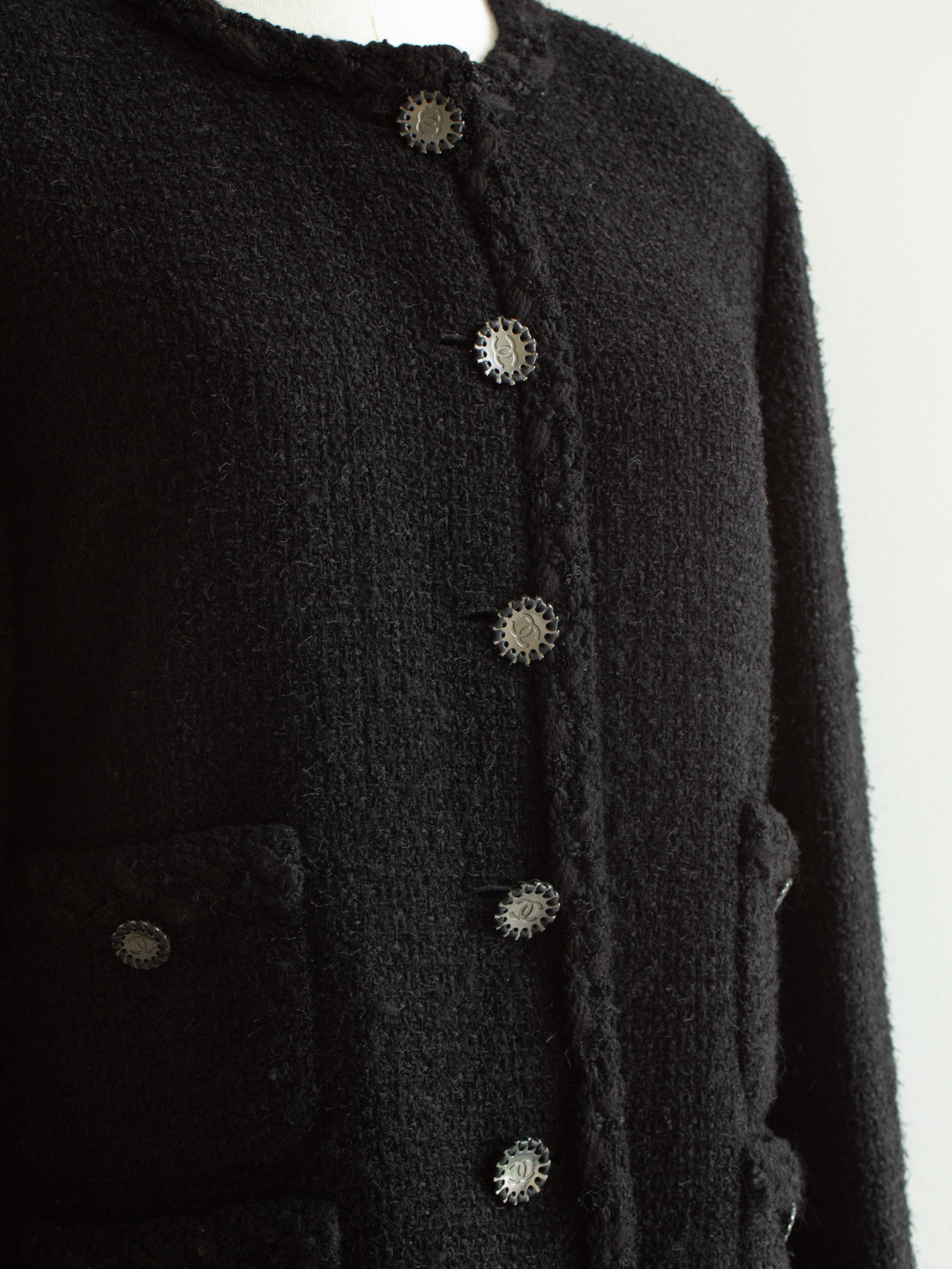 L'iconico Chanel 11Con La Piccola Giacca Nera Cruise 2011 Blazer classico in tweed LBJ in vendita 5
