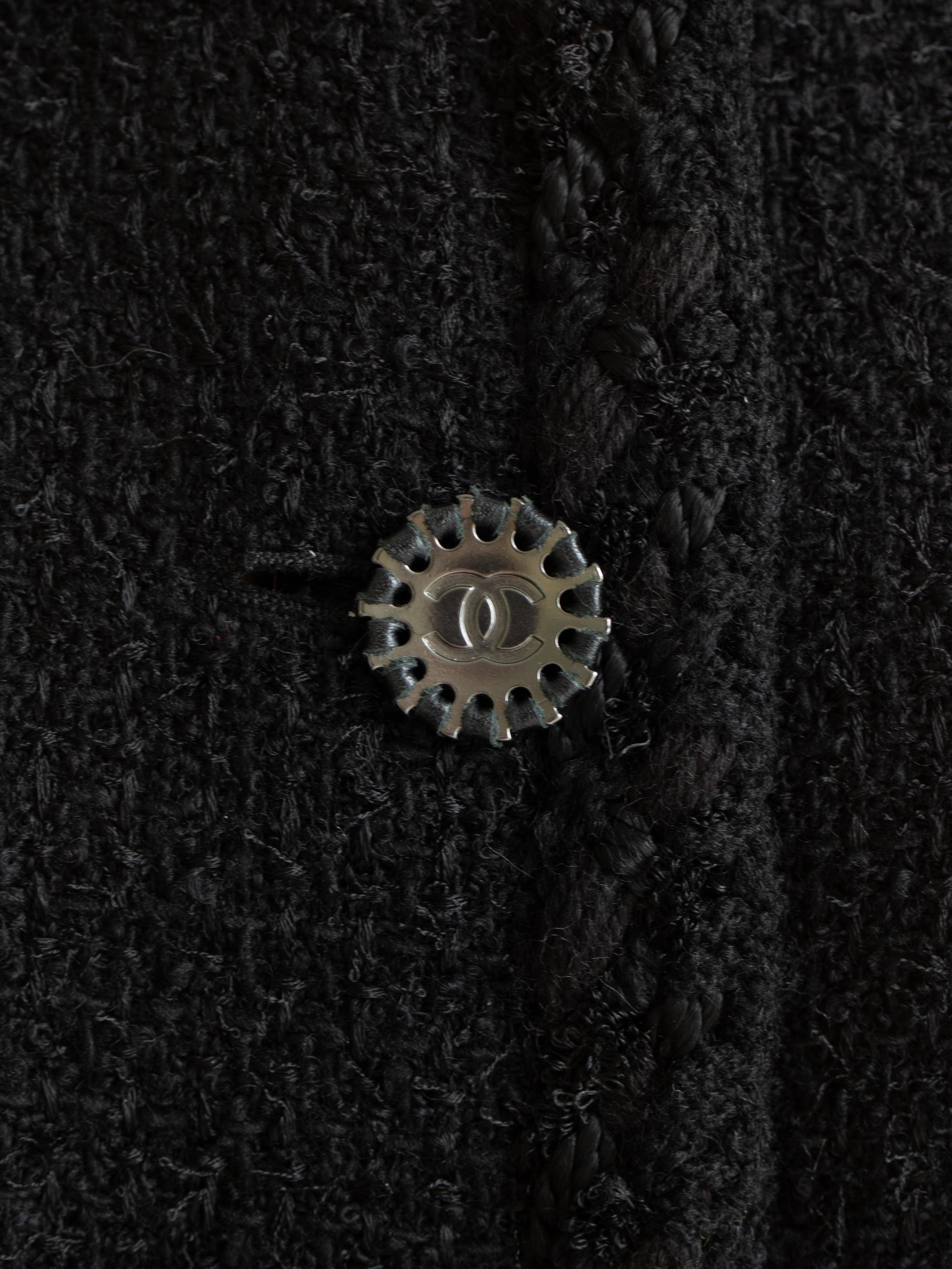 L'iconico Chanel 11Con La Piccola Giacca Nera Cruise 2011 Blazer classico in tweed LBJ in vendita 6