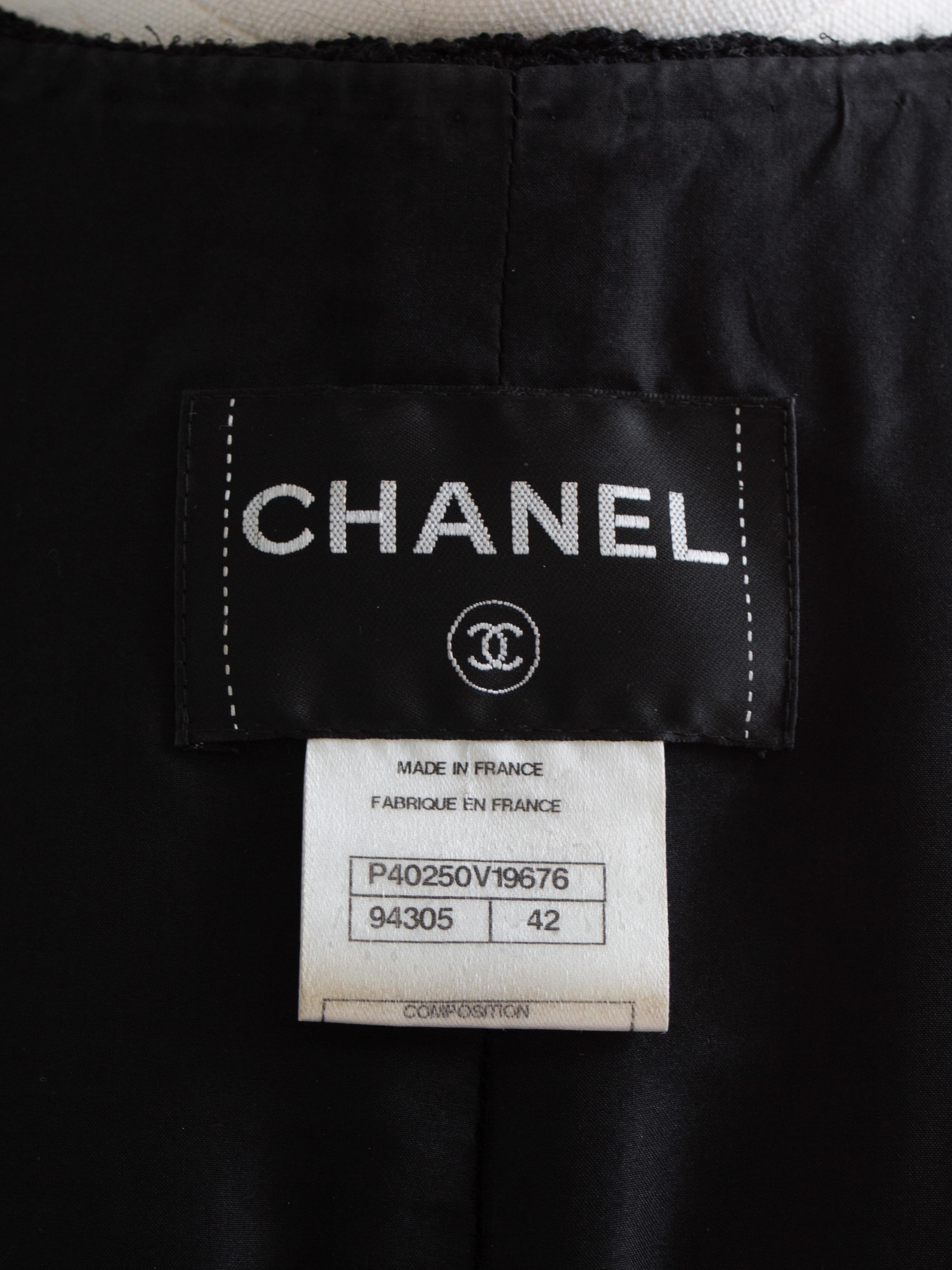 L'iconico Chanel 11Con La Piccola Giacca Nera Cruise 2011 Blazer classico in tweed LBJ in vendita 10