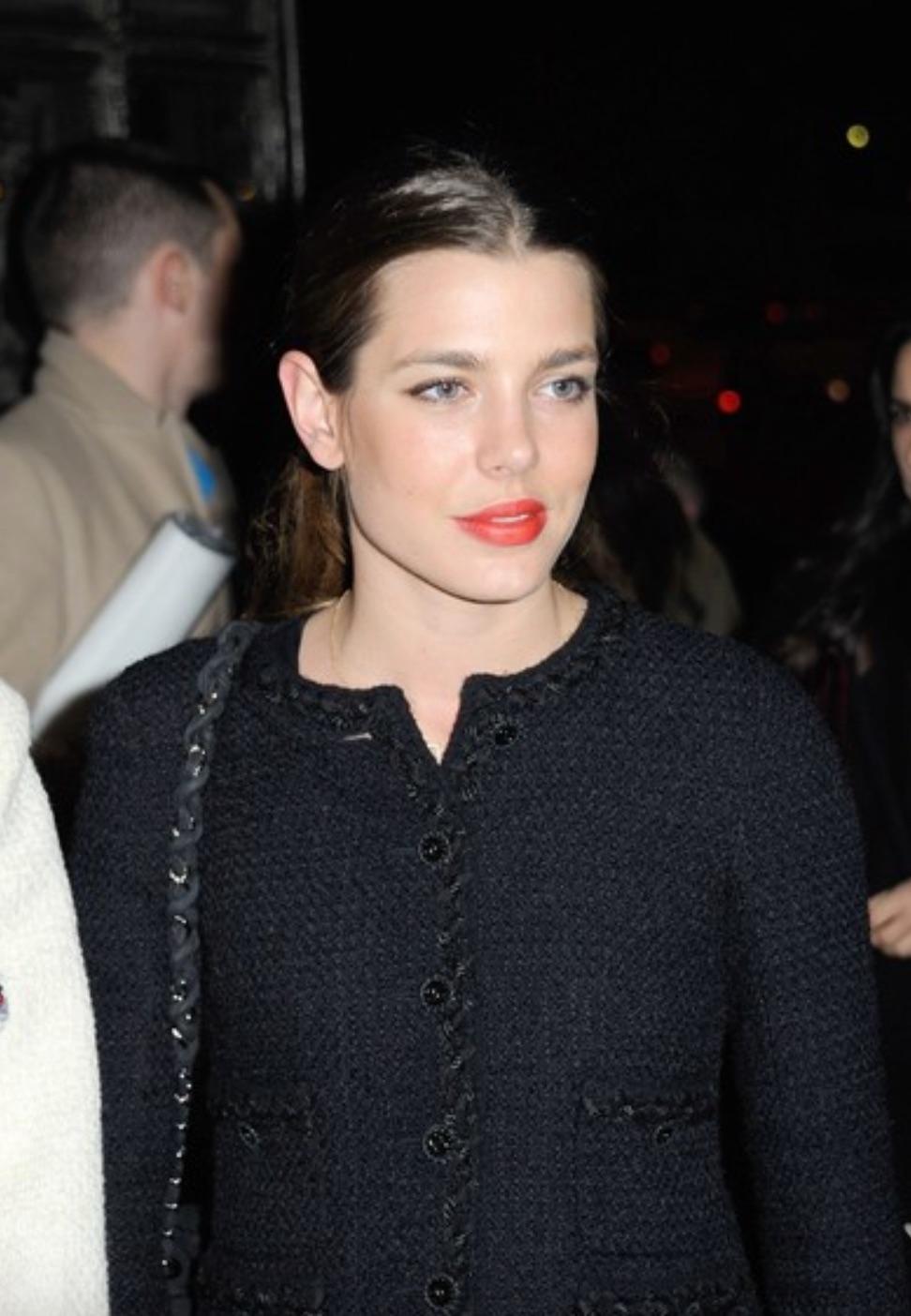 L'iconico Chanel 11Con La Piccola Giacca Nera Cruise 2011 Blazer classico in tweed LBJ in vendita 13