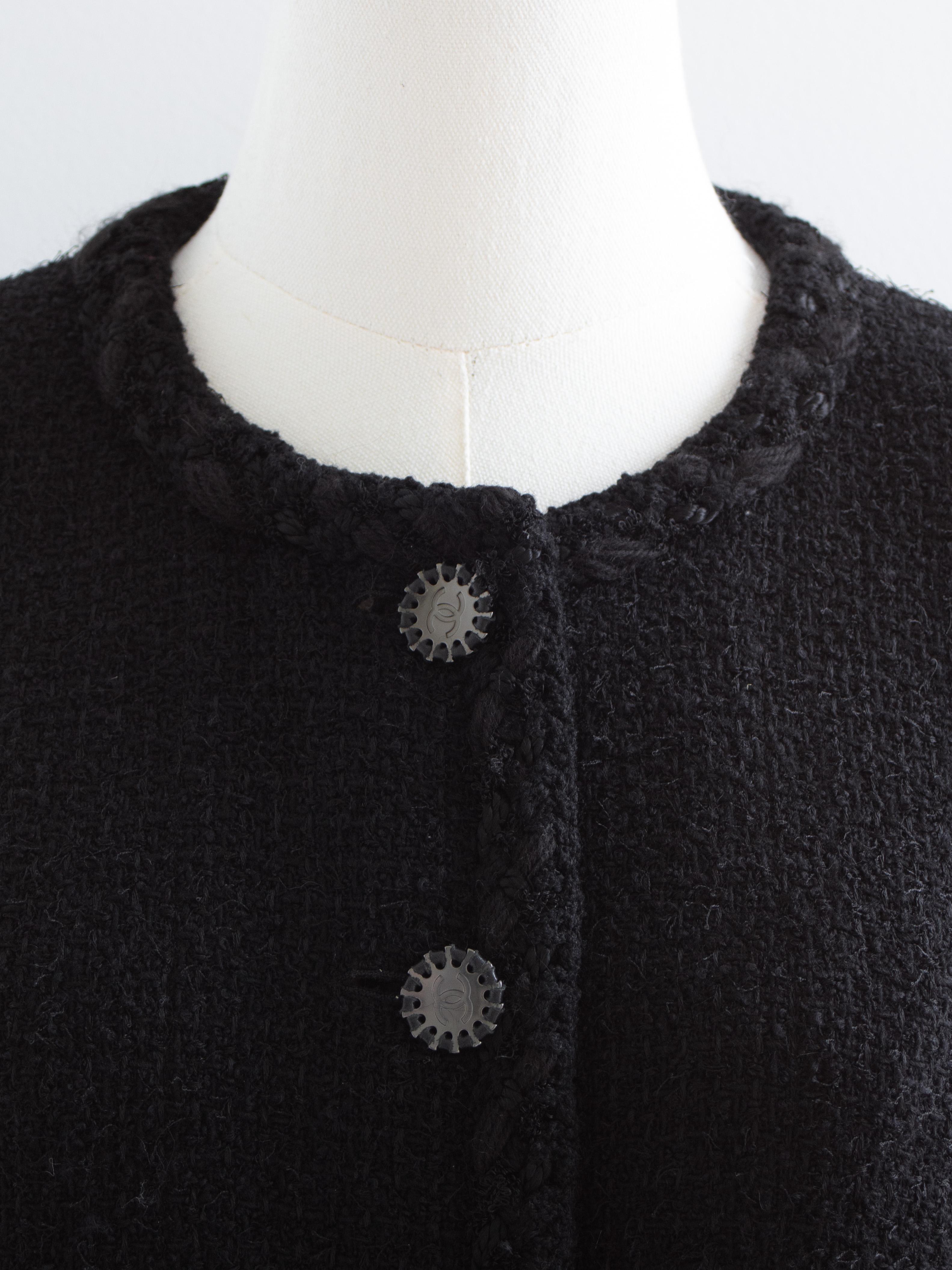 L'iconico Chanel 11Con La Piccola Giacca Nera Cruise 2011 Blazer classico in tweed LBJ in vendita 1