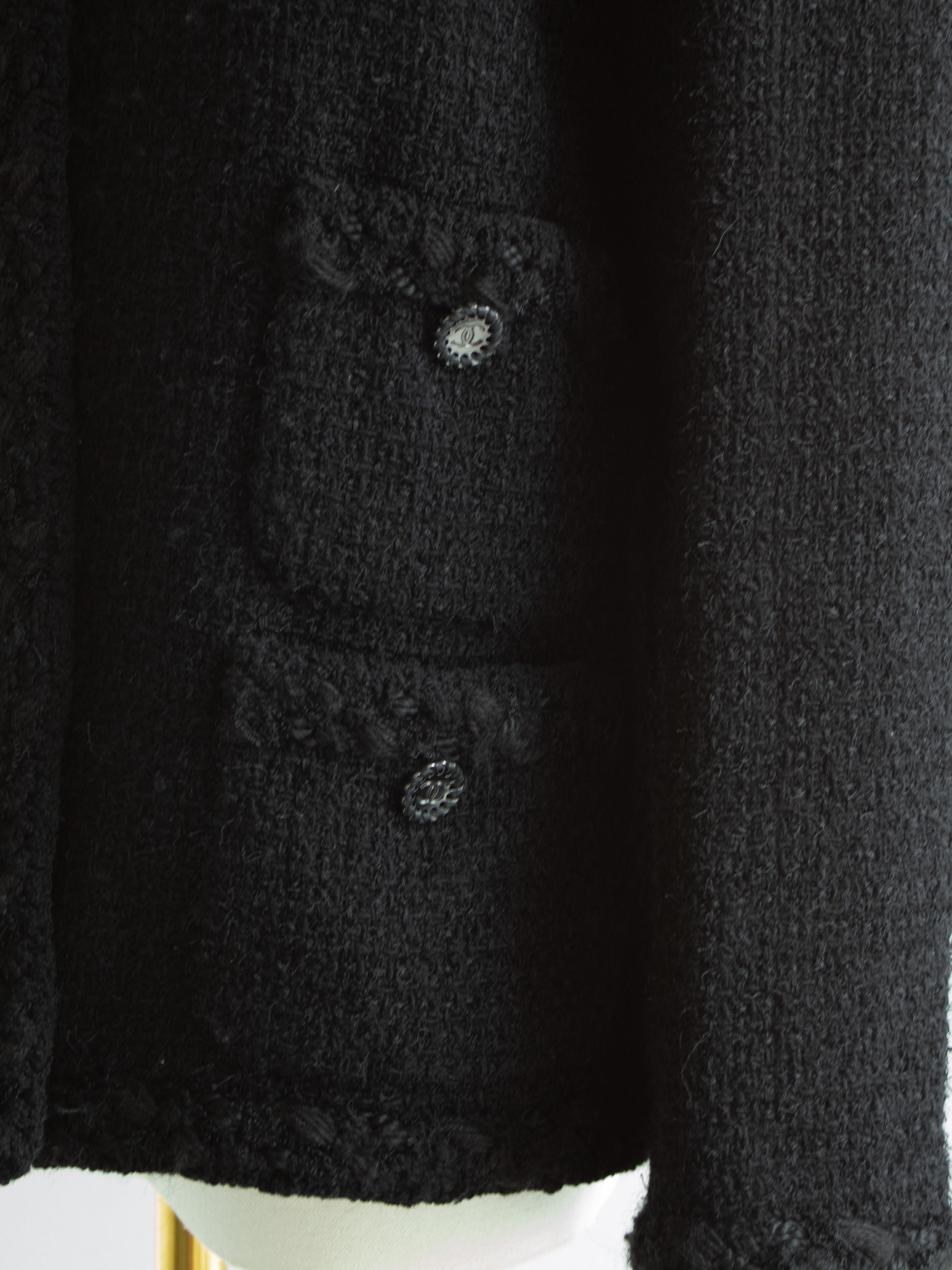 L'iconico Chanel 11Con La Piccola Giacca Nera Cruise 2011 Blazer classico in tweed LBJ in vendita 2