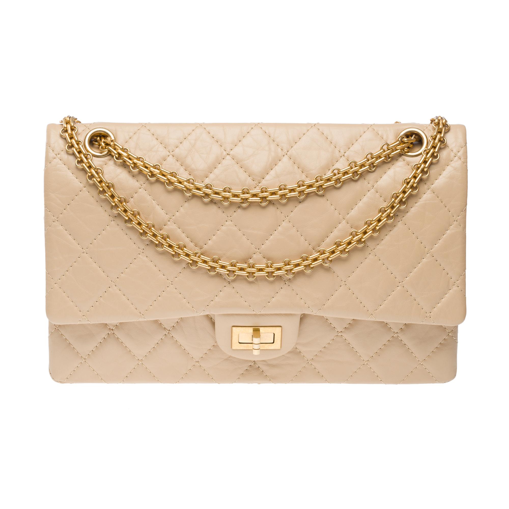 Women's Iconic Chanel 2.55 double flap shoulder bag in quilted beige leather, GHW For Sale