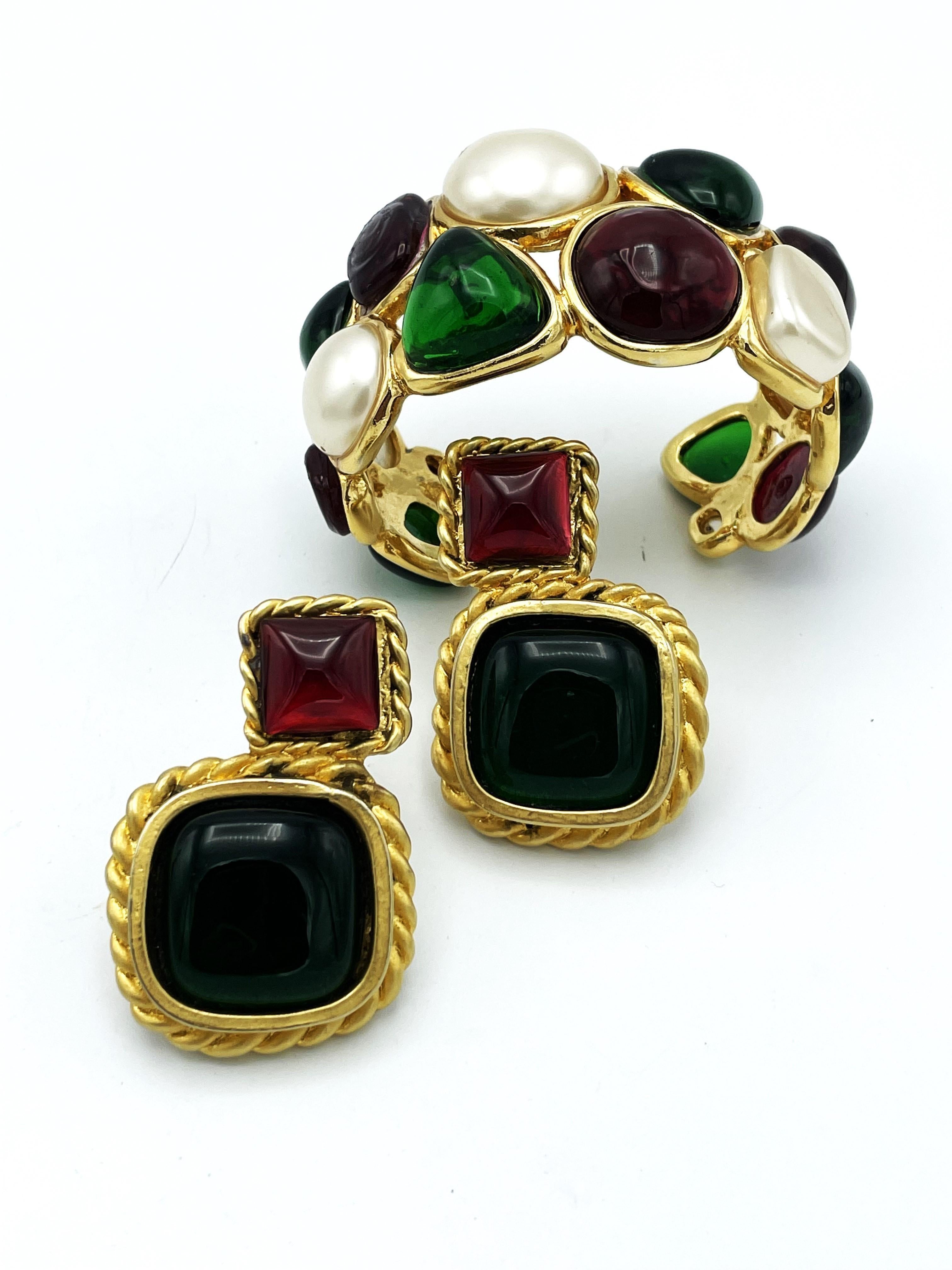 ICONIC CHANEL CLIP-ON EARRING green and red poured glass by Gripoix, Resin 1990s In Good Condition For Sale In Stuttgart, DE