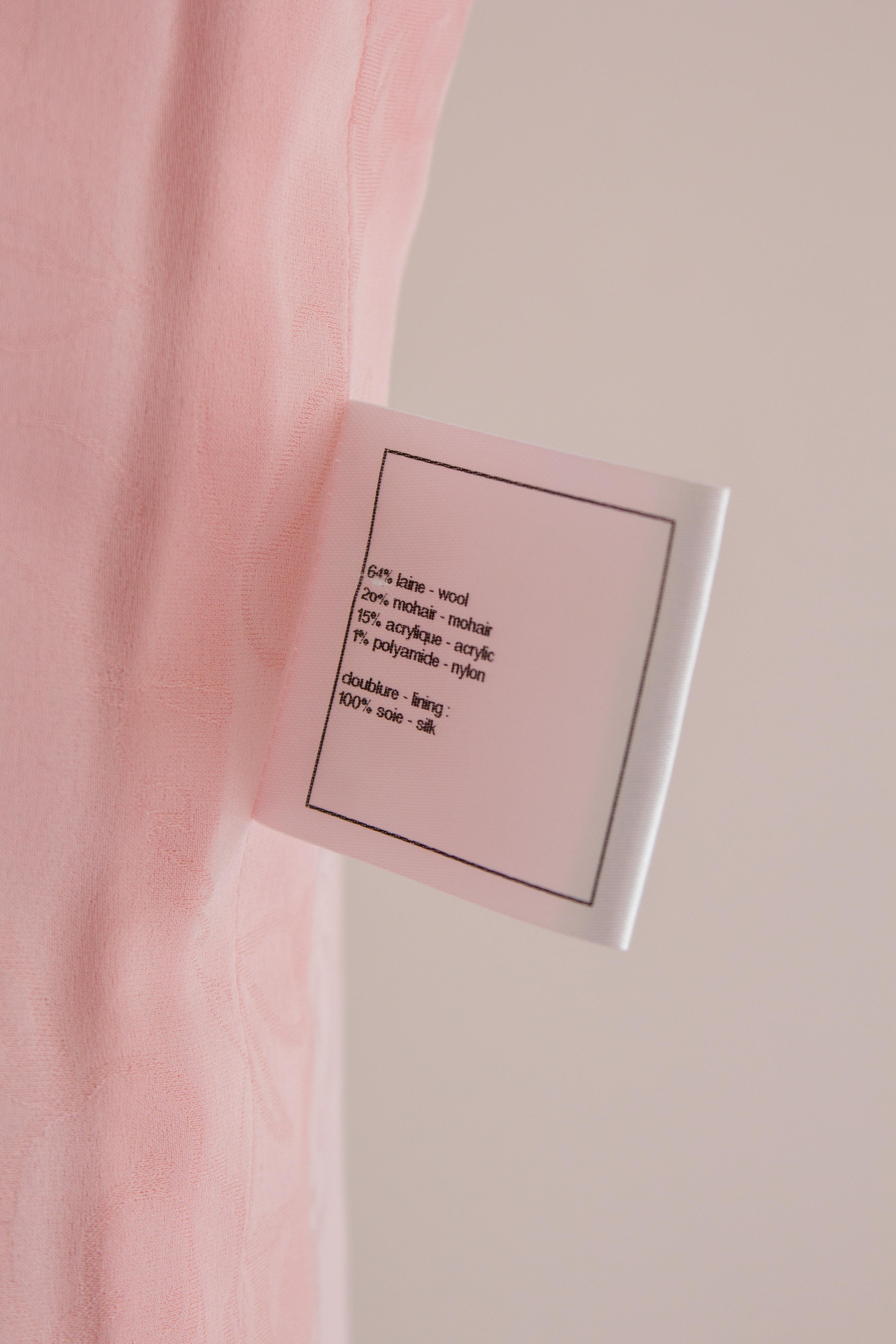 L'iconica giacca Chanel A/I 2014 Supermarket Barbie a quadri rosa 14A Fantasy Tweed in vendita 11