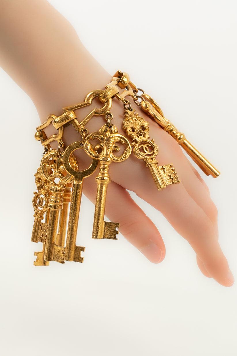 Ikonisches Chanel-Armband „ Keys“ aus vergoldetem Metall, 1993 im Angebot 6
