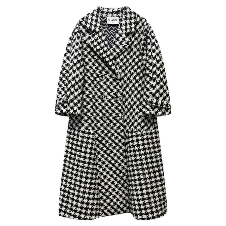 Iconic Chanel Houndstooth Print Wool Coat For Sale at 1stDibs