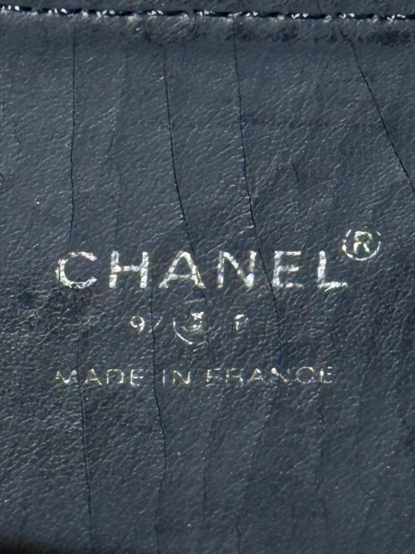 Iconic Chanel logo gold toned hardware bar black leather belt In Good Condition For Sale In Sheung Wan, HK