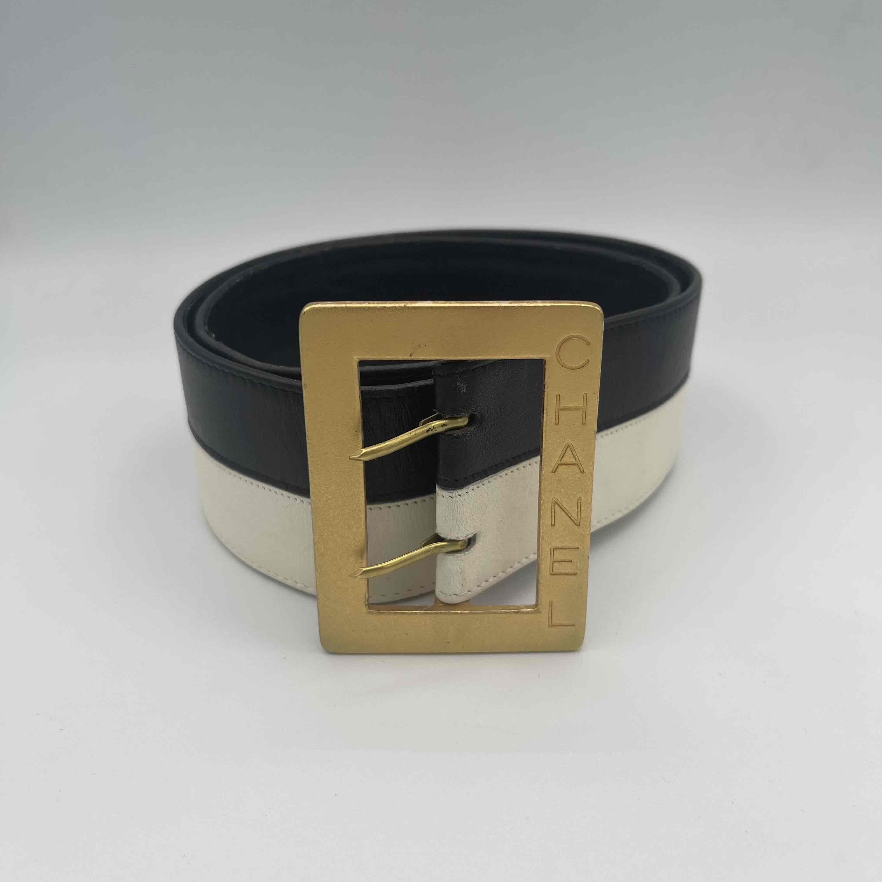 Noir Chanel - Ceinture emblématique Barbie vintage en cuir bicolore en vente