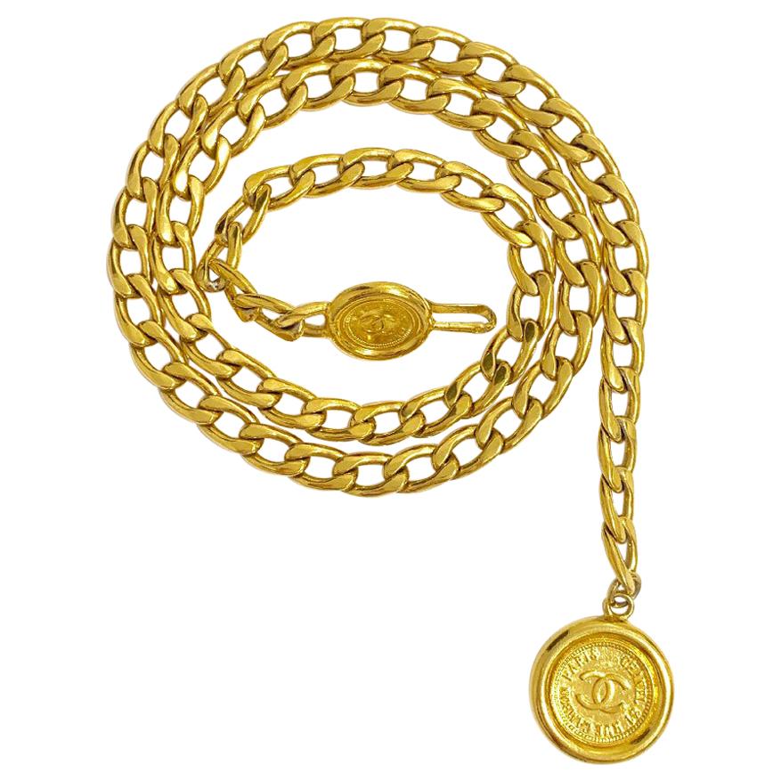 Iconic CHANEL Vintage Chain Belt in Gilt Metal