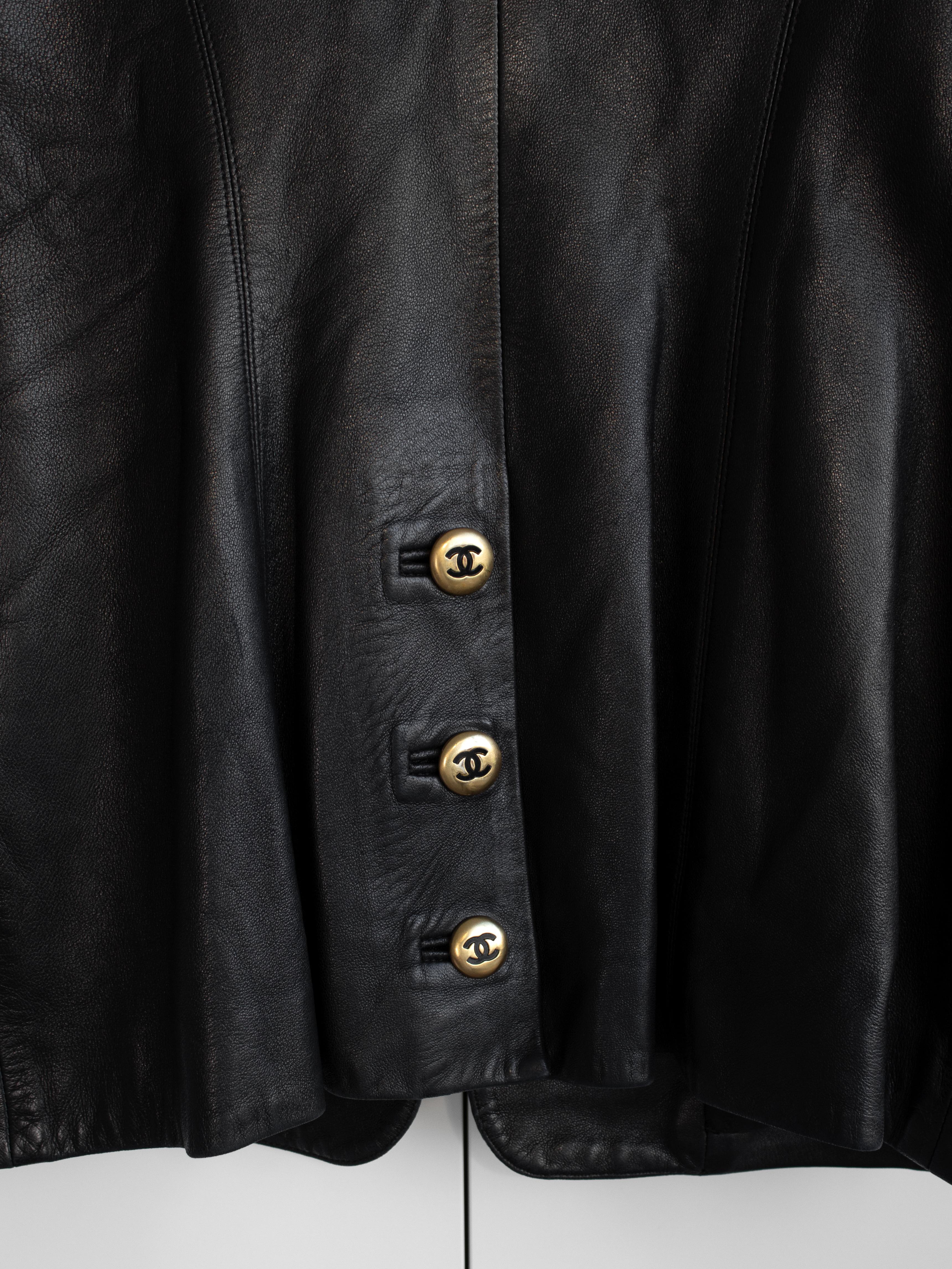 Iconic Chanel Vintage F/W 1992 Black Gold CC Lambskin Leather Suede Jacket 14